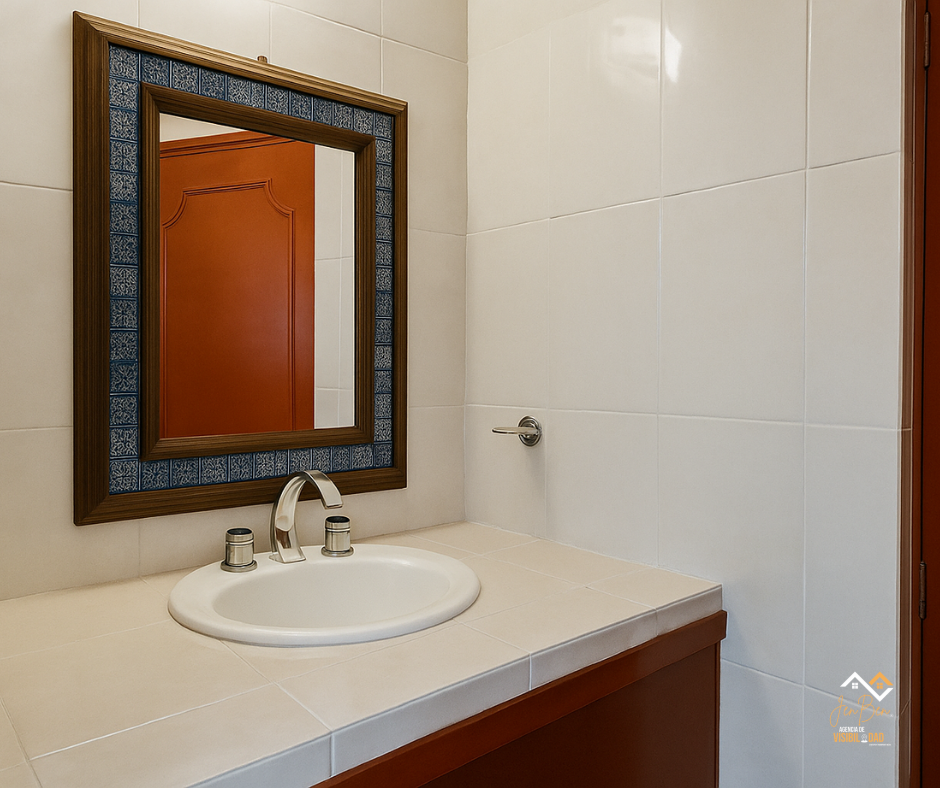 ¡Excelente Casa en Venta!🏬
En Jardines del Ajusco, Tlalpan, CDMX, 14200.
🟠Trato Directo.
🔺 PRECIO VENTA $7.400 M.
⚠️NO BROKERS NI INMOBILIARIAS.
🎯Descripción:
✅ CASA DE 3 PLANTAS.
✅️ SALA / ESTANCIA.
✅ COMEDOR.
✅ COCINA INTEGRAL.
✅ AREA DE LAVADO.
✅ 4 RECÁMARAS AMPLIAS.
✅ 3 BAÑOS COMPLETOS, 1 CON TINA.
✅ ESTACIONAMIENTO PARA 6 AUTOS
✅ PORTON ELECTRICO.
✅ TERRAZA.
✅ CONSTRUCCIÓN 320 M².
✅ TERRENO 280 M².
✅ ANITIGÜEDAD 20 AÑOS, REMODELADA HACE 4 AÑOS
✅ GAS LP.
✅ CUARTO DE SERVICIO CON BAÑO COMPLETO.
✅ BODEGA.
✅ JARDIN EXTERIOR.
✅ CALLE CERRADA.
✅ USO MIXTO IDEAL PARA OFICINAS.
Solicita información en este momento.
📱Whatsapp: 55-3130-8211
📩 sucila231tlalpan@gmail.com