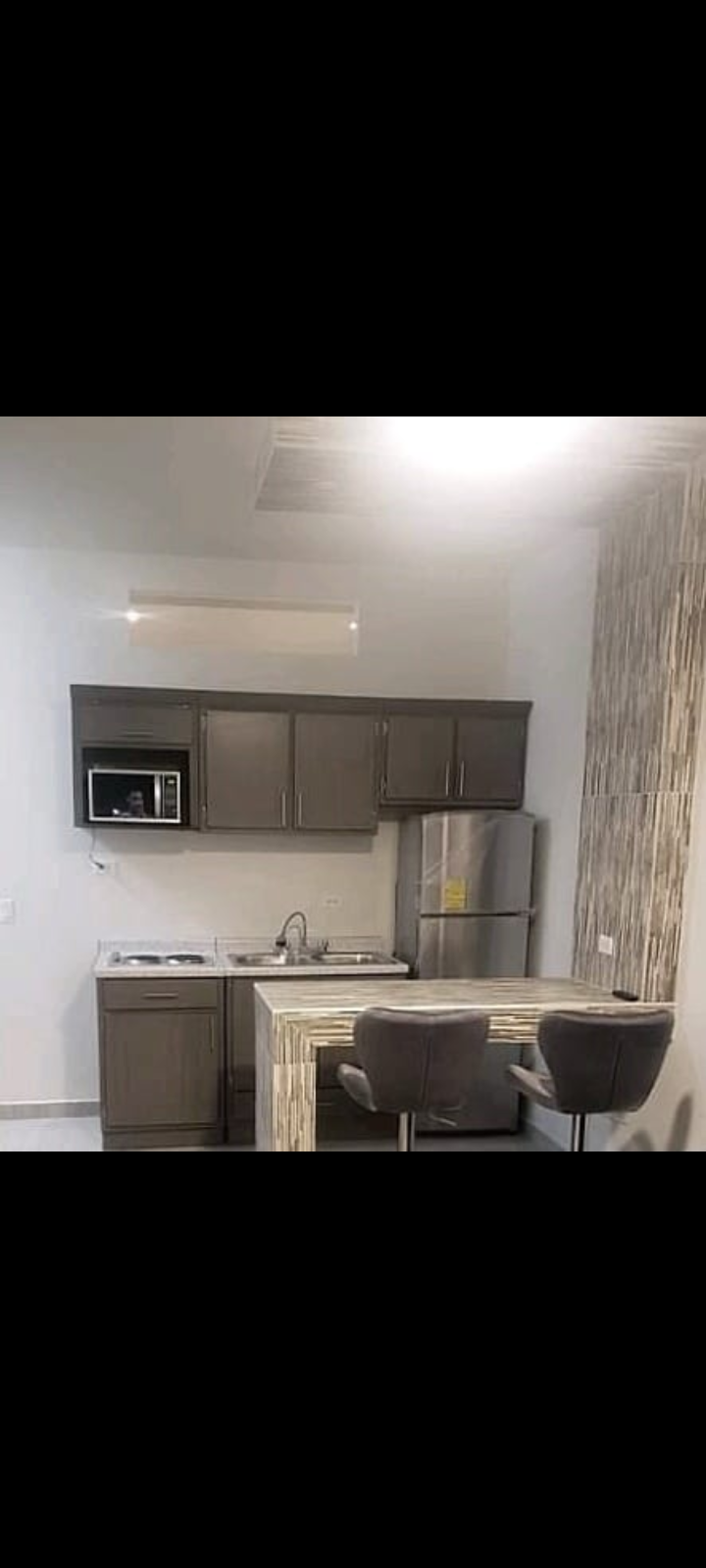 Se renta departamento en área médica UANL Facultad medicina/Hospital Universitario) cuenta con estacionamiento, servicios básicos e internet.
Se ubica muy cerca de la estación del metro hospital y tiene fácil acceso a avenidas principales.
5000 x mes + depósito
