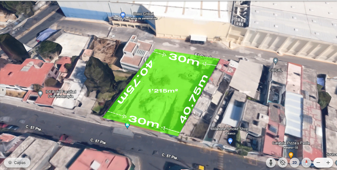 La propiedad en este momento funciona como jardín de eventos, por lo que tiene pergolados fijos, uno de 236 metros cuadrados y otro de 50 metros cuadrados, también cuenta con cocina equipada para eventos, baños para hombres y para mujeres, también tiene una bodega debajo de las escaleras y estacionamiento para 5 vehículos. pero con mucho espacio para estacionarse por ambos frentes incluso con la calle perpendicular que tiene al frente la propiedad.