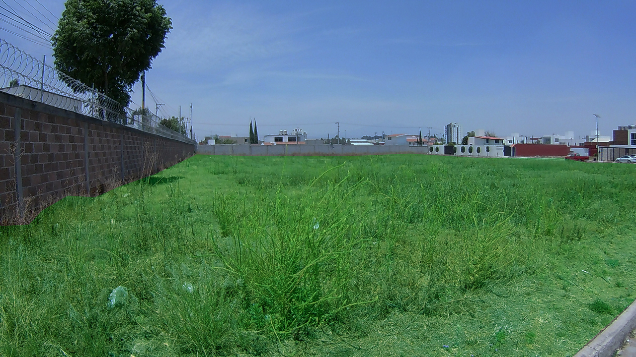Diferentes opciones en el fraccionamiento Desde 452m² hasta 1,737m²
Fraccionamiento privado, con vigilancia 24 horas, servicios ocultos, calles amplias empedradas y de concreto.
Excelente ubicación, atrás del Colegio Humboldt, muy cerca de la Recta a Cholula, Blvd. Forjadores, Periférico Ecológico.
En el fraccionamiento hay residencias de nivel alto ya que existe una restricción de mínimo 400 m² por vivienda.
