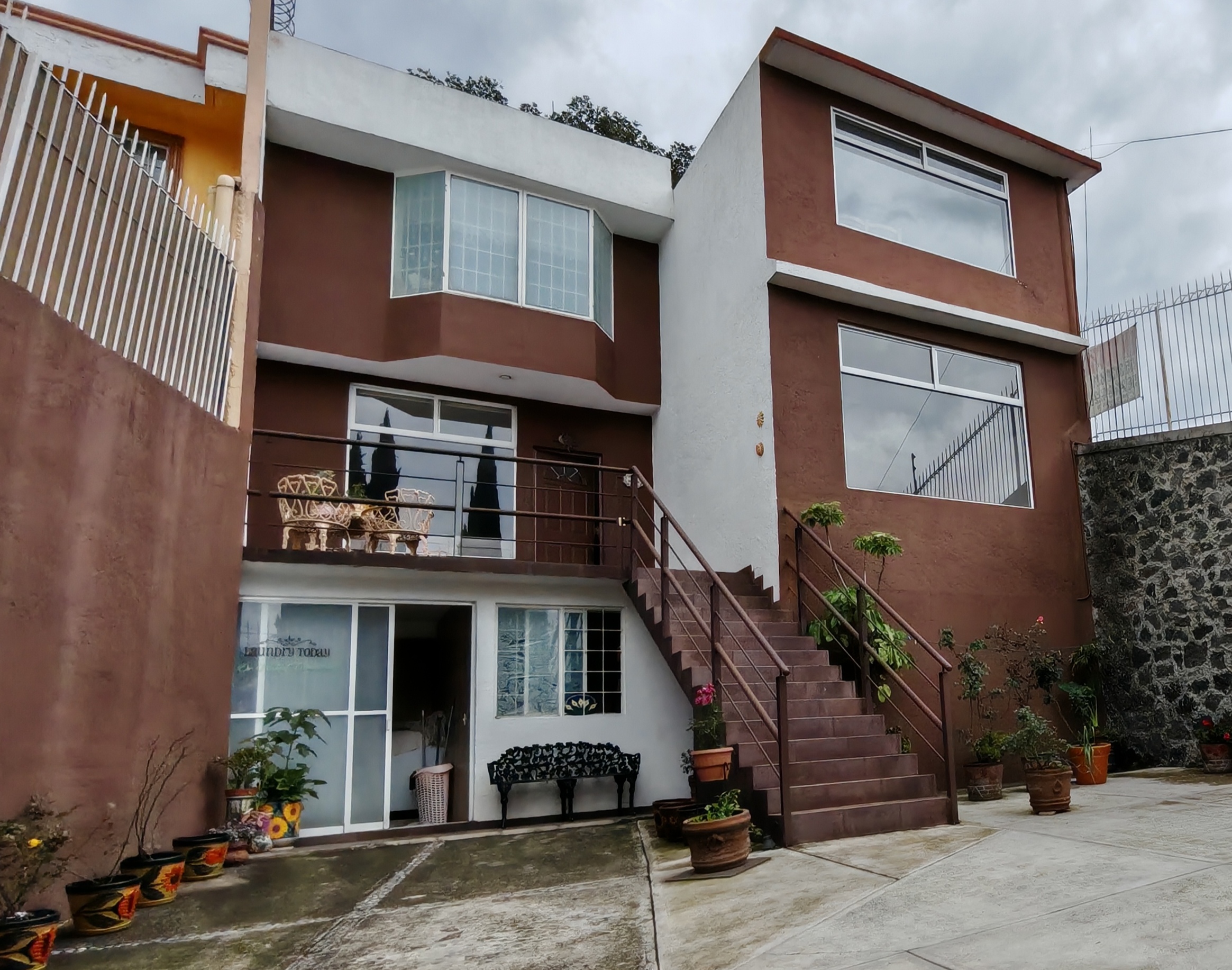 ¡Excelente Casa en Venta!🏬
Sucilá 231 casa 2, Jardines del Ajusco, Tlalpan, CDMX, 14200.
🟠Trato Directo.
🔺 PRECIO VENTA $7.550 M.
⚠️NO BROKERS NI INMOBILIARIAS.

🎯Descripción:
✅ CASA DE 3 PLANTAS.
✅️ SALA / ESTANCIA.
✅ COMEDOR.
✅ COCINA INTEGRAL.
✅ AREA DE LAVADO.
✅ 4 RECÁMARAS AMPLIAS.
✅ 3 BAÑOS COMPLETOS, 1 CON TINA.
✅ ESTACIONAMIENTO PARA 6 AUTOS
✅ PORTON ELECTRICO.
✅ TERRAZA.
✅ CONSTRUCCIÓN 320 M².
✅ TERRENO 280 M².
✅ ANITIGÜEDAD 20 AÑOS, REMODELADA HACE 4 AÑOS
✅ GAS LP.
✅ CUARTO DE SERV