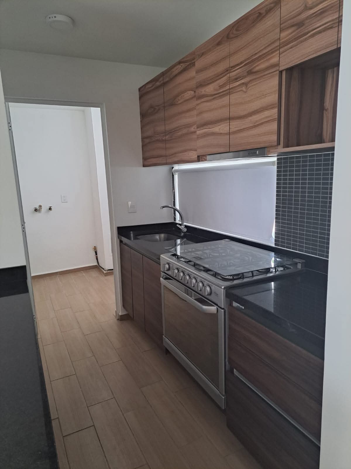 Precio: $12,800.00
Descripción:
2 recámaras con closet
Sala / Comedor
2 baños completos
Cocina integral
Cuarto de lavado
En planta baja
Vigilancia 24 hrs
1 cajón de estacionamiento
Mantenimiento incluido.
Superficie 72 m².
Gas Natural.
Whatsapp: 55-5101-9772
contactomedranobr@gmail.com