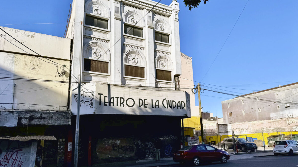Edificio en Venta en Zona Centro

Descripción General:

• Uso Original: Este edificio fue anteriormente un cine y quedó en remodelación para convertirse en un Teatro de la Ciudad.
• Niveles de Construcción: Dos niveles amplios con múltiples espacios funcionales.

Venta USD $2,300,000 dlls