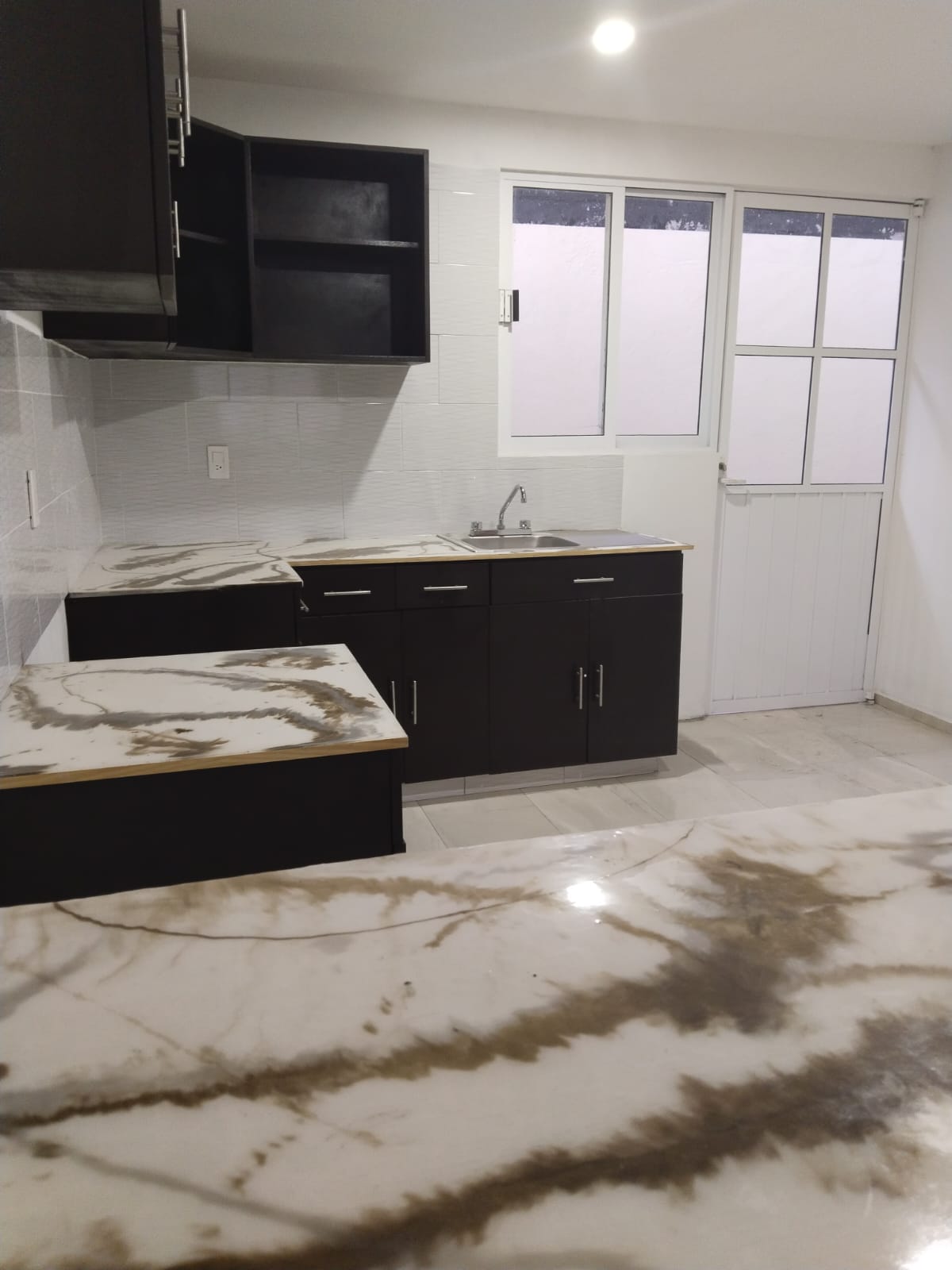 🛑🛑¿Estás en busca de casa?🛑🛑
Está es la opción ideal para ti y tu familia!!👍👌
🔴🏠 Entrega inmediata🏠 🔴
✋Casa SOLA en San Bartolomé Tlaltelulco, Metepec, México
✋A solo 10 minutos de galerías Metepec
🏫cerca de colegios y universidades de prestigio
✋salida rápida a la ciudad de México🚦🚗🛻🚥🛵
SOLO RECURSOS PROPIOS!!
Propiedad privada lista para escriturar
🟥🟥CARACTERÍSTICAS GENERALES:🟥🟥
✅Sala comedor corridos de amplio espacio📺📻🎙️🎮
✅Cocina equipada🔪🥄🍴☕