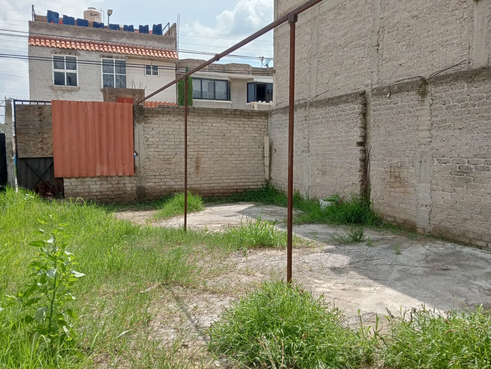 Venta de Terreno en Venta de Carpio!!!

Excelente precio de Remate!!!

Ubicación: Venta de Carpio, Ecatepec Edo de México a 5 minutos de la central de abastos
Superficie: 90 m2

Características:

Venta de terrenos en Venta de Carpio son dos terrenos cada uno de 90 m2 aproximadamente, cada uno cuenta con escrituras y el trato es directamente con el dueño!

Se pide $480,000 de cada terreno, escrituración inmediata, único dueño y se aceptan únicamente recursos propios

Contáctanos hoy mismo para agendar cita y conocer el inmueble!!!