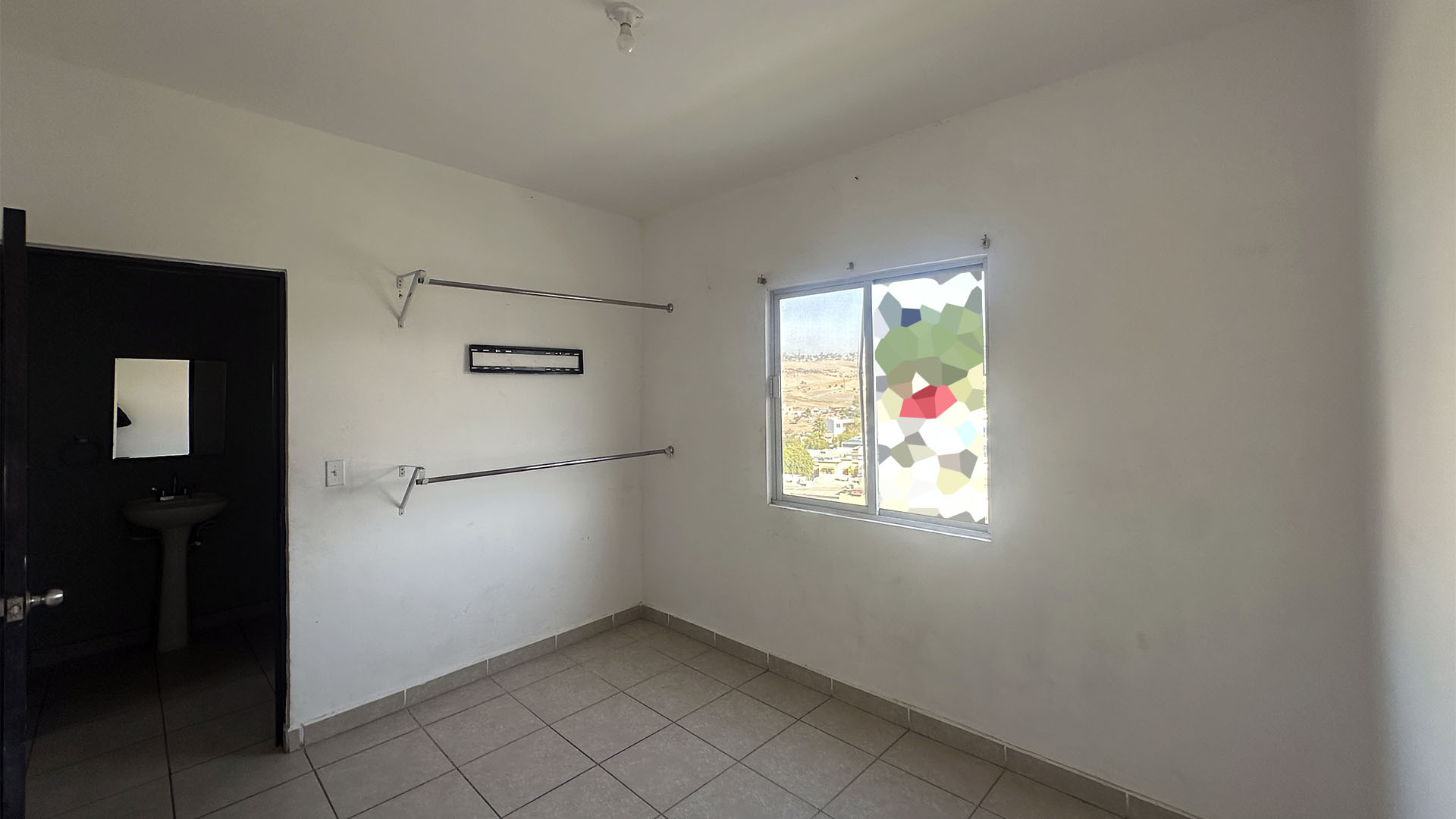 Casa en Venta en Madeira Residencial
¡Vive en un lugar tranquilo y cómodo, diseñado para disfrutar con tu familia! Contáctanos para más información o para agendar una visita.
Espacios:
• 3 recámaras amplias.
• 2 baños completos.
• Patio trasero y pasillo lateral.
• Área de estacionamiento.
Venta MXN $2,500,000 pesos