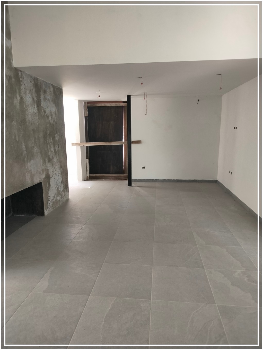 Vendo Residencia Nueva de Arquitectura única En Puebla
$3,200,000
Estrena esta hermosa residencia de diseño arquitectónico único, que desde su facha refleja la singularidad y belleza que solo una propiedad así te entrega, aparte de su imponente diseño, también maximiza espacios que harán que tu familia disfrute cada uno de ellos, maximizando tu inversión en esta excelente propiedad.
Se encuentra en fraccionamiento Residencial cerrado con vigilancia privada, cerca del periférico ecológico, en