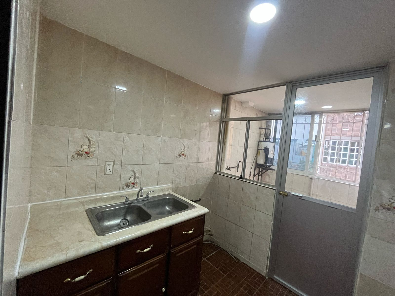 Madero!

📍 Ubicación: Calzada Vallejo 1268, Torre 5, Depto. 204, Col. Santa Rosa, CDMX
🏢 2º piso en edificio de 5 niveles, cuenta con dos recamaras y baño
🛠️ Remodelado y listo para habitar
🚿 Suministro de agua con cisterna y tinaco
🔥 Gas estacionario
💸 Precio con gastos notariales Infonavit: $1,636,000
💧 Mantenimiento mensual: $100
🚗 Sin cajón de estacionamiento

✅ Aceptamos crédito Infonavit, Hipotecari y recursos propios
📲 Contáctanos para más información y agenda tu cita sin comprom