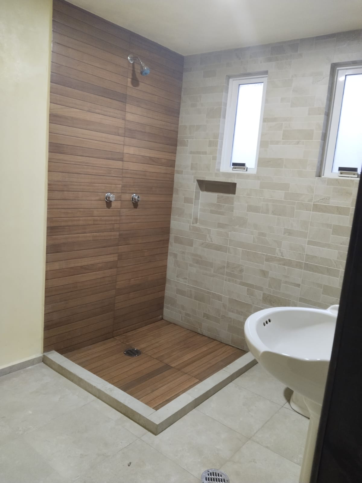 🛑🛑¿Estás en busca de casa?🛑🛑
Está es la opción ideal para ti y tu familia!!👍👌
🔴🏠 Entrega inmediata🏠 🔴
✋Casa SOLA en San Bartolomé Tlaltelulco, Metepec, México
✋A solo 10 minutos de galerías Metepec
🏫cerca de colegios y universidades de prestigio
✋salida rápida a la ciudad de México🚦🚗🛻🚥🛵
SOLO RECURSOS PROPIOS!!
Propiedad privada lista para escriturar
🟥🟥CARACTERÍSTICAS GENERALES:🟥🟥
✅Sala comedor corridos de amplio espacio📺📻🎙️🎮
✅Cocina equipada🔪🥄🍴☕