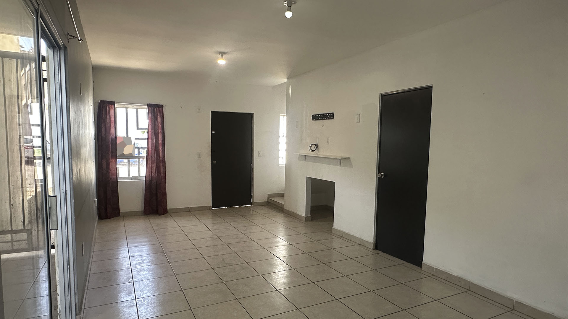Casa en Venta en Madeira Residencial
¡Vive en un lugar tranquilo y cómodo, diseñado para disfrutar con tu familia! Contáctanos para más información o para agendar una visita.
Espacios:
• 3 recámaras amplias.
• 2 baños completos.
• Patio trasero y pasillo lateral.
• Área de estacionamiento.
Venta MXN $2,500,000 pesos