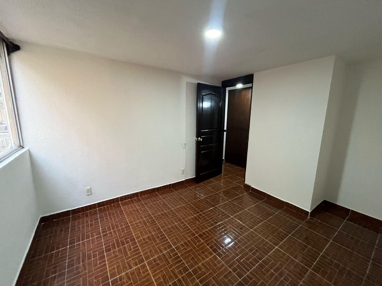 Madero!

📍 Ubicación: Calzada Vallejo 1268, Torre 5, Depto. 204, Col. Santa Rosa, CDMX
🏢 2º piso en edificio de 5 niveles, cuenta con dos recamaras y baño
🛠️ Remodelado y listo para habitar
🚿 Suministro de agua con cisterna y tinaco
🔥 Gas estacionario
💸 Precio con gastos notariales Infonavit: $1,636,000
💧 Mantenimiento mensual: $100
🚗 Sin cajón de estacionamiento

✅ Aceptamos crédito Infonavit, Hipotecari y recursos propios
📲 Contáctanos para más información y agenda tu cita sin comprom