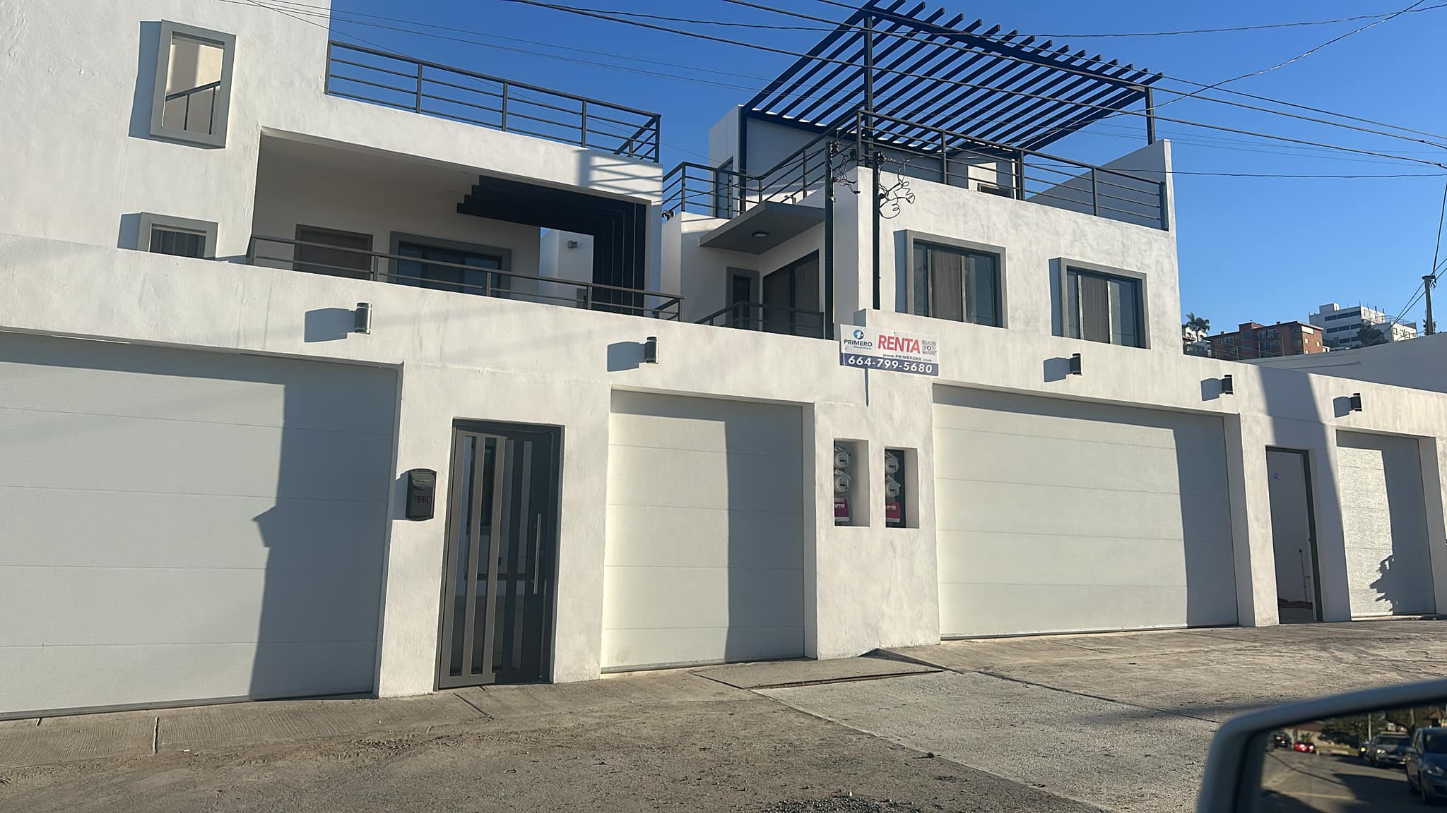 Townhouse en Renta en Avenida Las Ferias

Este acogedor townhouse es perfecto para profesionales o familias que buscan vivir en una ubicación privilegiada en Tijuana, con acceso rápido a diversos servicios y puntos de interés. Si estás interesado en conocer esta propiedad, no dudes en contactarnos para agendar una visita. ¡Te atenderemos con gusto!

Ubicación:

• Situado en Avenida Las Ferias, a solo pasos del Club Britania.
Renta USD $1,600 dlls por mes