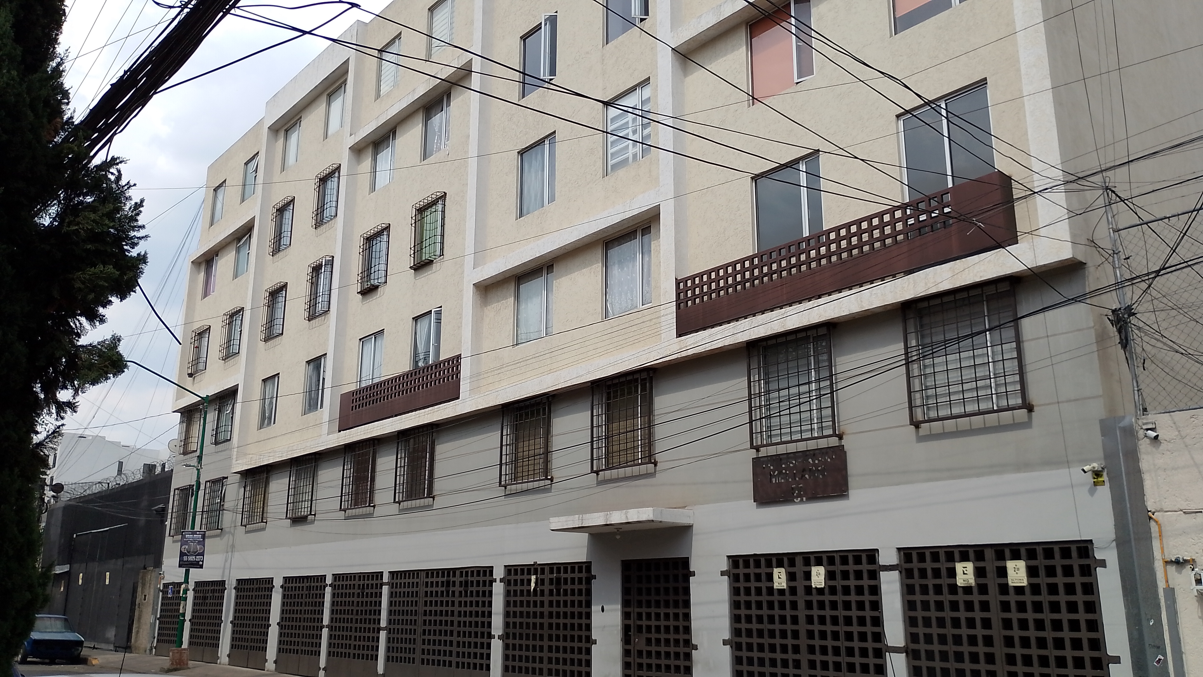 Departamento en venta en Colonia Valle Gomez, Alcaldia Cuauhtemoc, CDMX
Caracteristicas
42 mts2
2 Recamaras
1 Baño
Zona de lavannderia
Piso 3 cuenta con elevador
Ubicado a 5 min del metrobus Misterios
A unas cuadras del circuit interior y metro Valle Gomez
💸 Precio: $1,748,000
✅ No incluye gastos de escrituración
📲 ¿Te interesa? ¡Contáctanos por WhatsApp!
📞 55 7454 3480
👨💼 Lic. Ezequiel Sánchez
📅 ¡Agenda tu visita hoy!