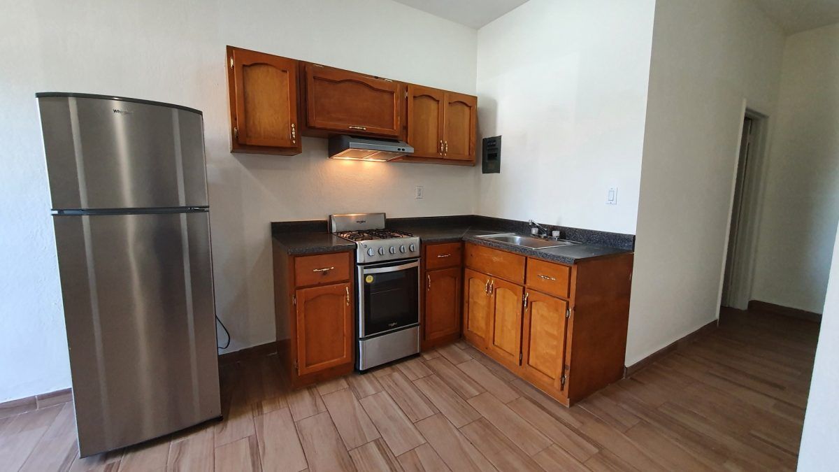 ¡Renta tu nuevo hogar! Departamento semiamueblado en Otay, a solo 2 minutos de la Garita
Disfruta de una cómoda ubicación y un estilo de vida práctico en este departamento semiamueblado en el fraccionamiento Garita de Otay, Tijuana.
Este departamento te ofrece:
• Ubicación estratégica a solo 2 minutos de la Garita de Otay
• Ideal para personas que trabajan en Estados Unidos o en la zona industrial de Tijuana
• Semiamueblado con refrigerador, estufa, cama y sofá
Renta: USD $700 por mes