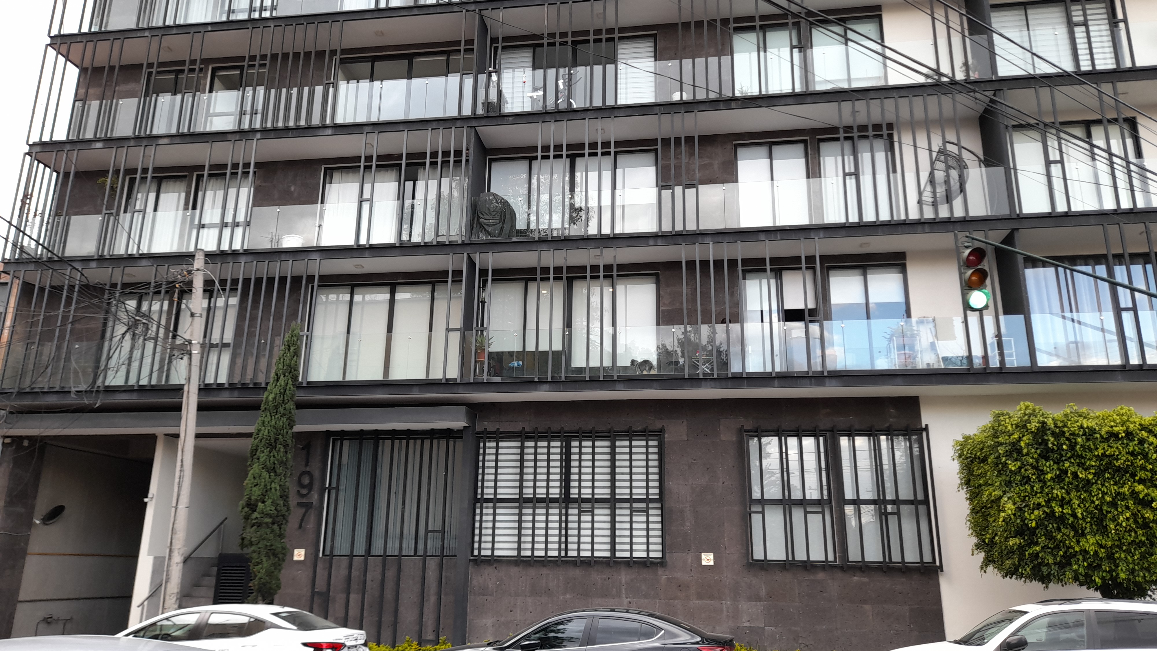 Garden House de 96 m2
Sala comedor cocina 
2 recamaras 2 baños completos
Cuarto de lavado
24 m2 de Patio y sala de tv con pérgola
1 estacionamiento independiente
Gimnasio y área de juegos infantiles en el edificio
Requisitos
Solicitud de arrendamiento (se corroboraran datos)
1 mes de renta
1 mes de depòsito
Comprobante de ingresos
1 referencia personal 1 referencia familiar
Fiador con bien raíz o firma de pagares
Visitas 24 hrs de antelaciòn