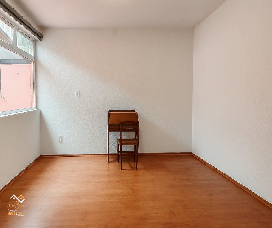 ¡Excelente Casa en Venta!🏬
En Jardines del Ajusco, Tlalpan, CDMX, 14200.
🟠Trato Directo.
🔺 PRECIO VENTA $7.400 M.
⚠️NO BROKERS NI INMOBILIARIAS.
🎯Descripción:
✅ CASA DE 3 PLANTAS.
✅️ SALA / ESTANCIA.
✅ COMEDOR.
✅ COCINA INTEGRAL.
✅ AREA DE LAVADO.
✅ 4 RECÁMARAS AMPLIAS.
✅ 3 BAÑOS COMPLETOS, 1 CON TINA.
✅ ESTACIONAMIENTO PARA 6 AUTOS
✅ PORTON ELECTRICO.
✅ TERRAZA.
✅ CONSTRUCCIÓN 320 M².
✅ TERRENO 280 M².
✅ ANITIGÜEDAD 20 AÑOS, REMODELADA HACE 4 AÑOS
✅ GAS LP.
✅ CUARTO DE SERVICIO CON BAÑO COMPLETO.
✅ BODEGA.
✅ JARDIN EXTERIOR.
✅ CALLE CERRADA.
✅ USO MIXTO IDEAL PARA OFICINAS.
Solicita información en este momento.
📱Whatsapp: 55-3130-8211
📩 sucila231tlalpan@gmail.com