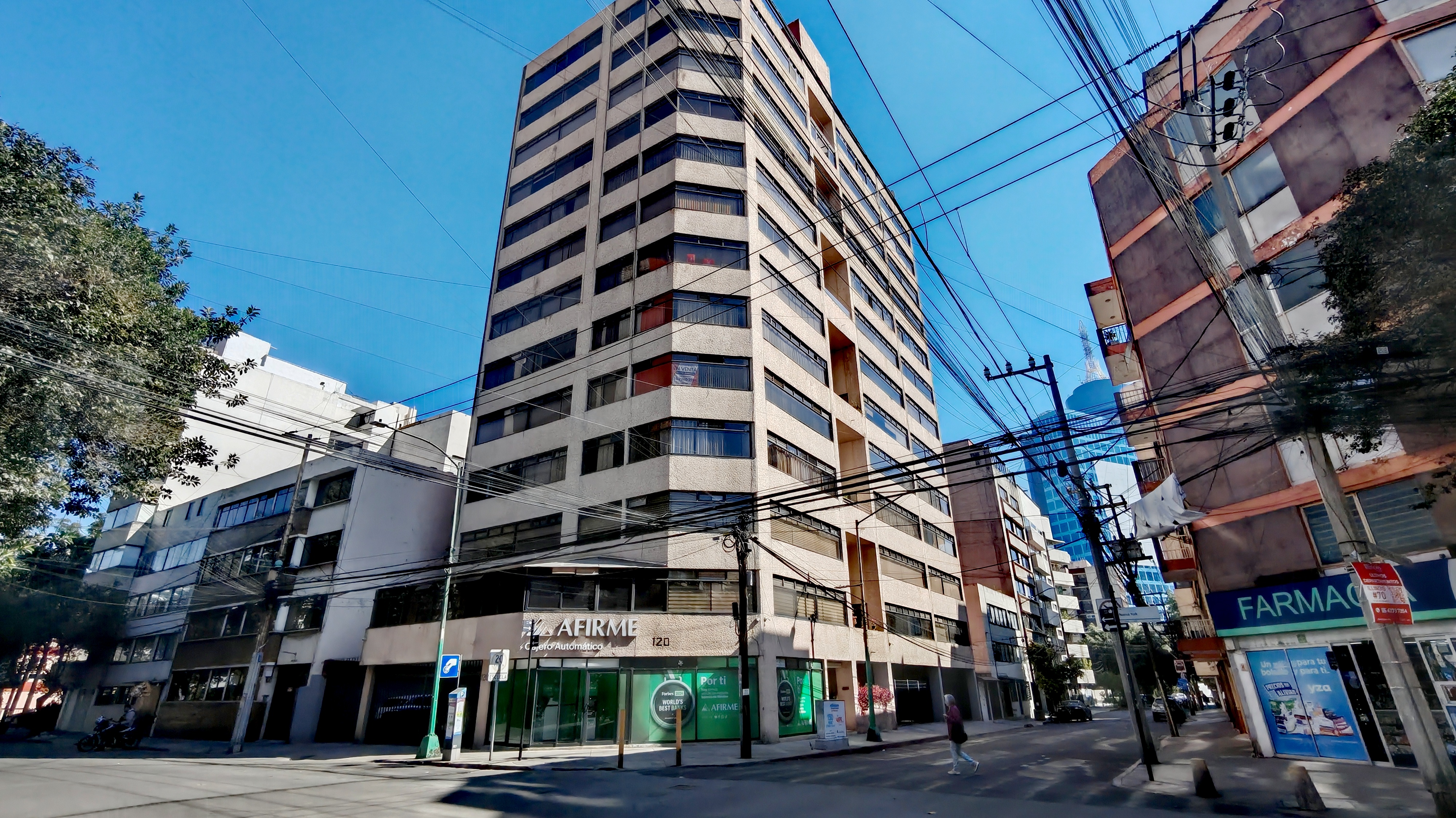 ¡Excelente departamento en Venta!
Nueva York 120, Nápoles, BJ. 03810, CDMX.
Trato Directo.
Precio de VENTA $8,275,000

Descripción:
Departamento en condominio en 4° piso.
Exterior.
Superficie de 146.28 m².
Sala / estancia.
Comedor.
Cocina integral.
Área de lavado.
3 recámaras con clósets.
2 baños completos.
Walking Clóset.
Estacionamiento para 2 autos.
Portón eléctrico.
Antigüedad 45 años.
Gas LP.
Cuarto de servicio con baño completo 
2 Elevadores.
Vigilancia.