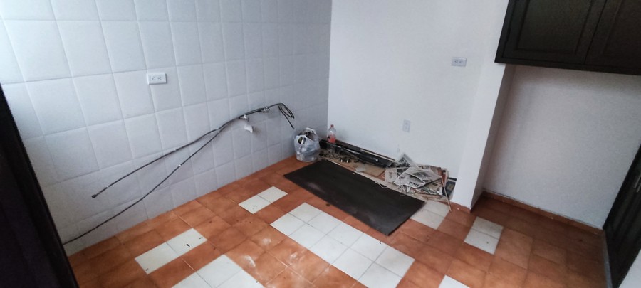 Tiene 3 recamaras, 2 de ellas con closets, sala comedor, cocina, medio baño abajo, baño completo arriba, cochera propia y local con acceso a la calle.
Se muestra con cita
Se encuentra a calle y media de Av. 16 de septiembre Cerca de las colonias: Bugambilias, Vicente Guerrero, Patrimonio, Puebla Textil, San José Mayorazgo, San Manuel, Loma Linda, Puebla Textil.