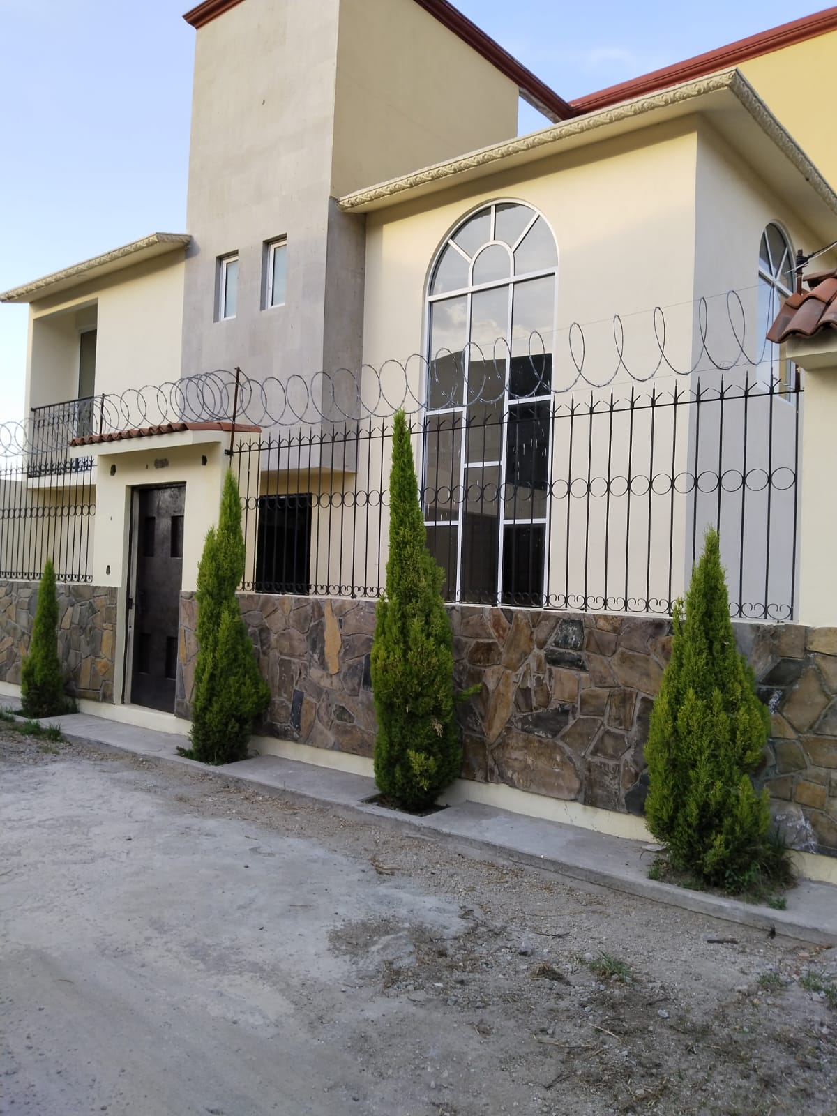 🛑🛑¿Estás en busca de casa?🛑🛑

Está es la opción ideal para ti y tu familia!!👍👌

               🔴🏠 Entrega inmediata🏠 🔴

✋Casa SOLA en San Bartolomé Tlaltelulco, Metepec, México

✋A solo 10 minutos de galerías Metepec
🏫cerca de colegios y universidades de prestigio

✋salida rápida a la ciudad de México🚦🚗🛻🚥🛵

SOLO RECURSOS PROPIOS!! 
Propiedad privada lista para escriturar

🟥🟥CARACTERÍSTICAS GENERALES:🟥🟥

✅Sala comedor corridos de amplio espacio📺📻🎙️🎮
✅Cocina equipada🔪🥄🍴☕