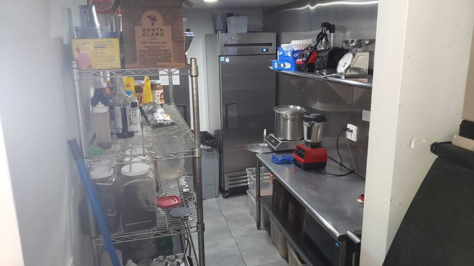 Traspaso de Boba Bar Tijuana
Adquiere un negocio establecido con una ubicación privilegiada en el Blvd. de Las Américas, a espaldas del Colegio Instituto México. Bobabar Tijuana es una opción ideal para emprendedores interesados en un modelo de negocio probado y rentable. Con infraestructura de primera y una base de clientes fidelizados, este traspaso representa una excelente oportunidad de inversión.
Traspaso USD $115,000 dlls