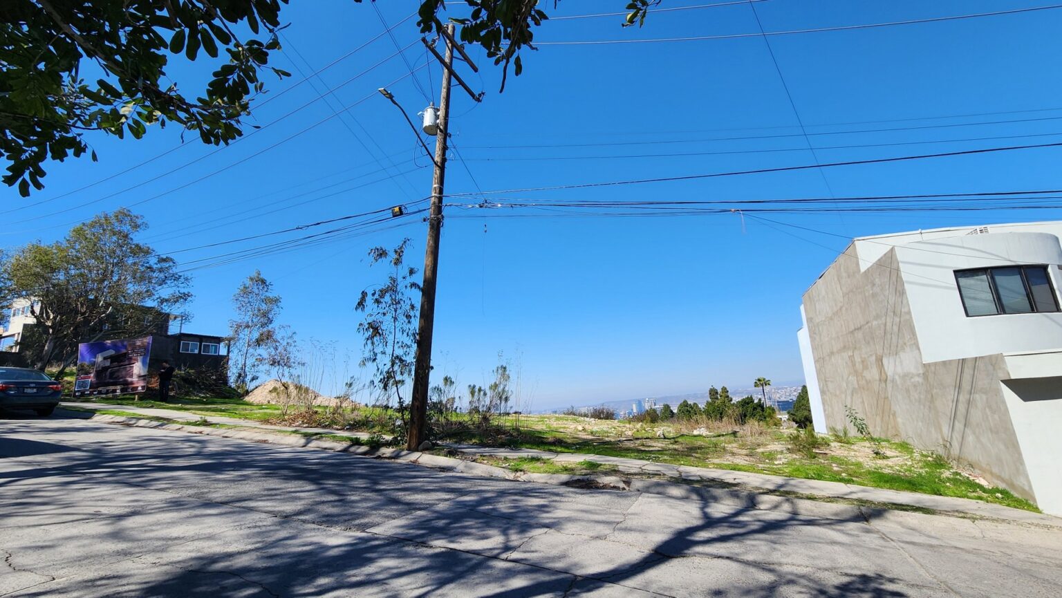 Terreno en Venta en Chapultepec Novena

Oportunidad única para construir la residencia de tus sueños o realizar una inversión segura y redituable. Este terreno se encuentra en una de las zonas más exclusivas de la ciudad, con una ubicación estratégica en Zona Dorada y una espectacular vista panorámica.

Ventajas del terreno:

• Ubicación privilegiada en el corazón de Zona Dorada.
• Calle amplia y tranquila, ideal para disfrutar de privacidad y comodidad.
• Diversas rutas de acceso, facilitando l