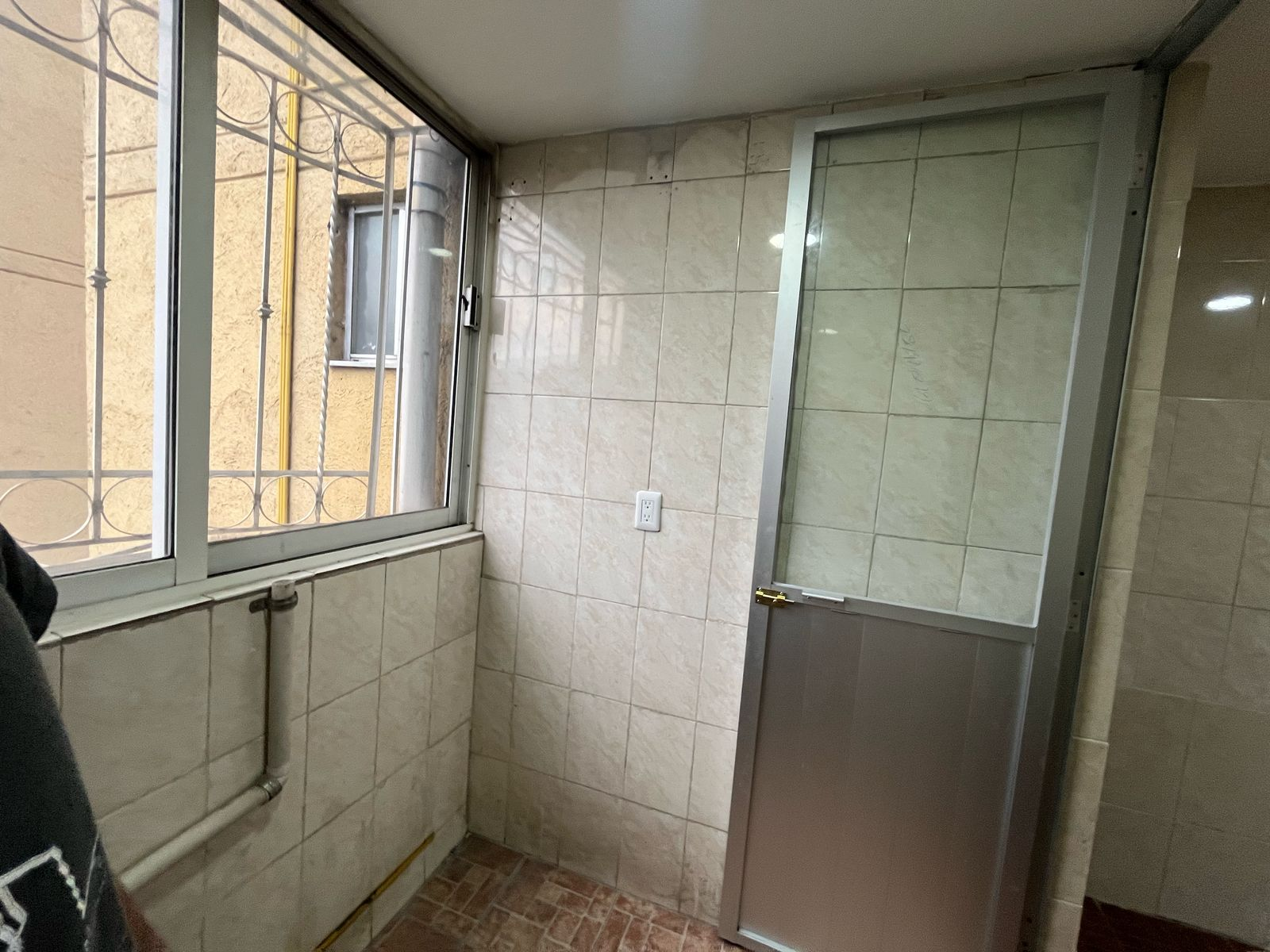 Madero!

📍 Ubicación: Calzada Vallejo 1268, Torre 5, Depto. 204, Col. Santa Rosa, CDMX
🏢 2º piso en edificio de 5 niveles, cuenta con dos recamaras y baño
🛠️ Remodelado y listo para habitar
🚿 Suministro de agua con cisterna y tinaco
🔥 Gas estacionario
💸 Precio con gastos notariales Infonavit: $1,636,000
💧 Mantenimiento mensual: $100
🚗 Sin cajón de estacionamiento

✅ Aceptamos crédito Infonavit, Hipotecari y recursos propios
📲 Contáctanos para más información y agenda tu cita sin comprom