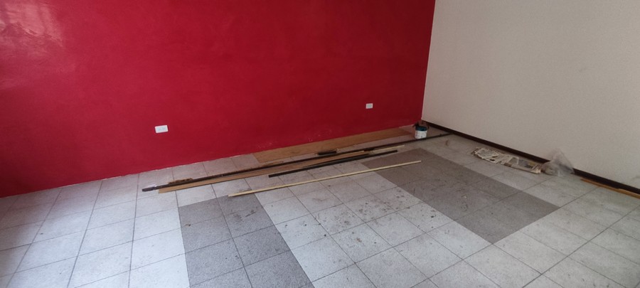 Tiene 3 recamaras, 2 de ellas con closets, sala comedor, cocina, medio baño abajo, baño completo arriba, cochera propia y local con acceso a la calle.
Se muestra con cita
Se encuentra a calle y media de Av. 16 de septiembre Cerca de las colonias: Bugambilias, Vicente Guerrero, Patrimonio, Puebla Textil, San José Mayorazgo, San Manuel, Loma Linda, Puebla Textil.