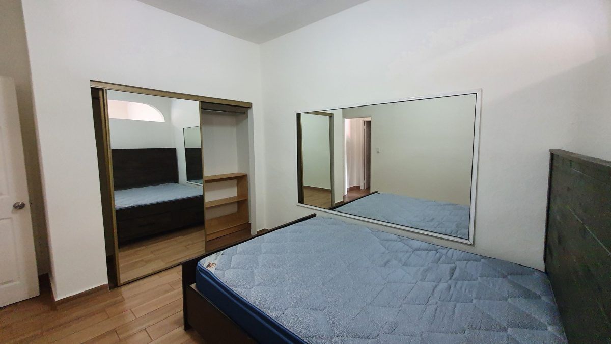 ¡Renta tu nuevo hogar! Departamento semiamueblado en Otay, a solo 2 minutos de la Garita
Disfruta de una cómoda ubicación y un estilo de vida práctico en este departamento semiamueblado en el fraccionamiento Garita de Otay, Tijuana.
Este departamento te ofrece:
• Ubicación estratégica a solo 2 minutos de la Garita de Otay
• Ideal para personas que trabajan en Estados Unidos o en la zona industrial de Tijuana
• Semiamueblado con refrigerador, estufa, cama y sofá
Renta: USD $700 por mes