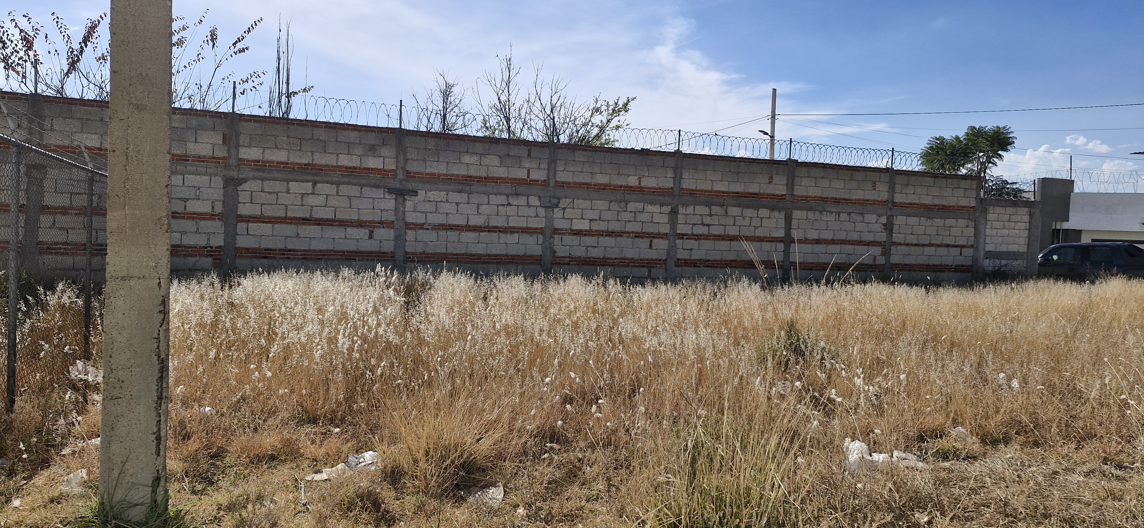 Vendo terreno de 152 m2
En colonia Agrícola Ignacio Zaragoza zona Covadonga a 50 metros de la Federal Puebla- Tlaxcala
Excelentes vías de comunicación, cerca de centros de trabajo, a 15 minutos de Capu
A unos metros de Federal Puebla- Tlaxcala
Cerca de zona comercial, deportiva y laboral.
13.5 m2 de frente
11.3 m2 de fondo
Total 152 m2