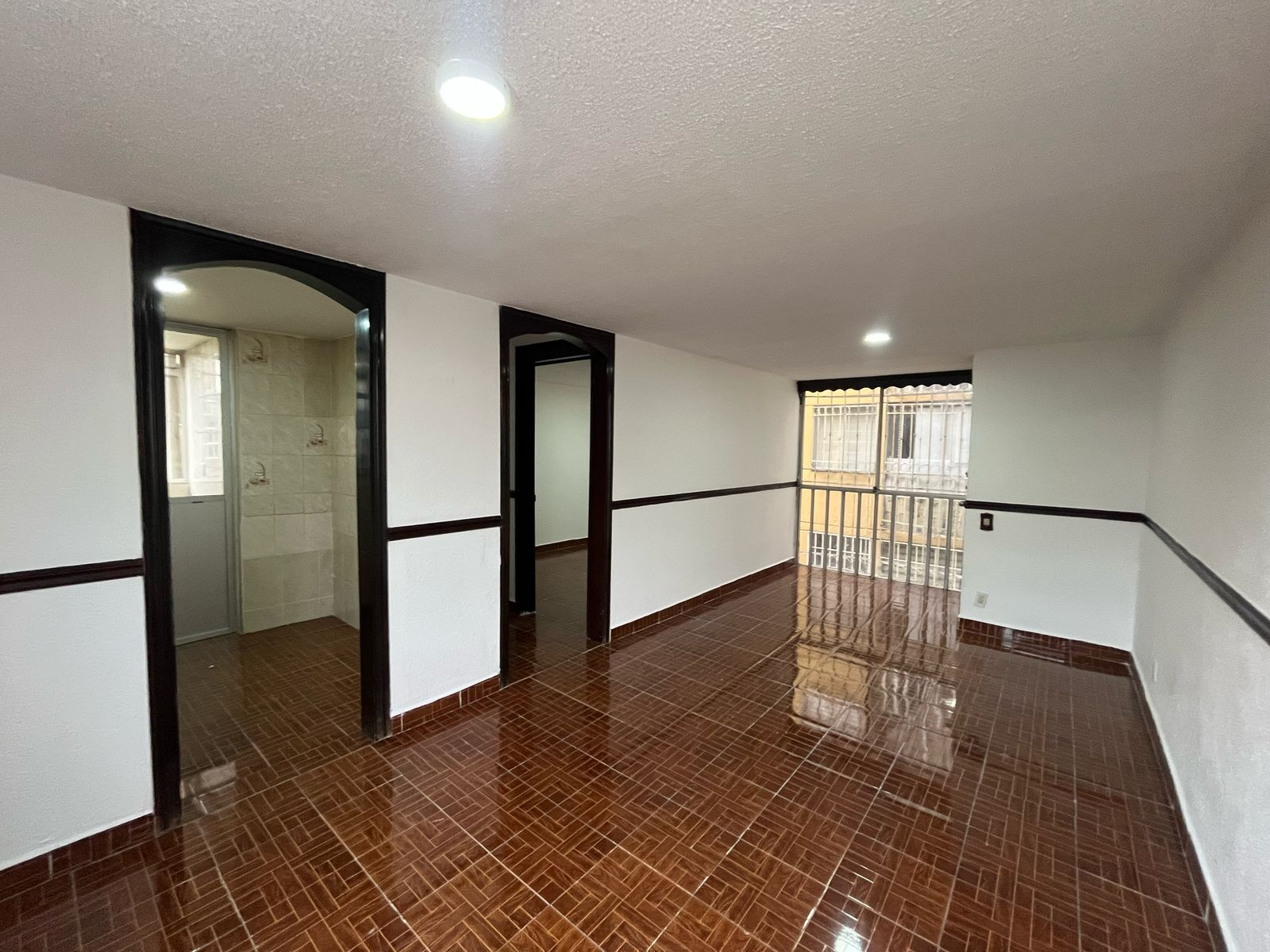 Madero!

📍 Ubicación: Calzada Vallejo 1268, Torre 5, Depto. 204, Col. Santa Rosa, CDMX
🏢 2º piso en edificio de 5 niveles, cuenta con dos recamaras y baño
🛠️ Remodelado y listo para habitar
🚿 Suministro de agua con cisterna y tinaco
🔥 Gas estacionario
💸 Precio con gastos notariales Infonavit: $1,636,000
💧 Mantenimiento mensual: $100
🚗 Sin cajón de estacionamiento

✅ Aceptamos crédito Infonavit, Hipotecari y recursos propios
📲 Contáctanos para más información y agenda tu cita sin comprom