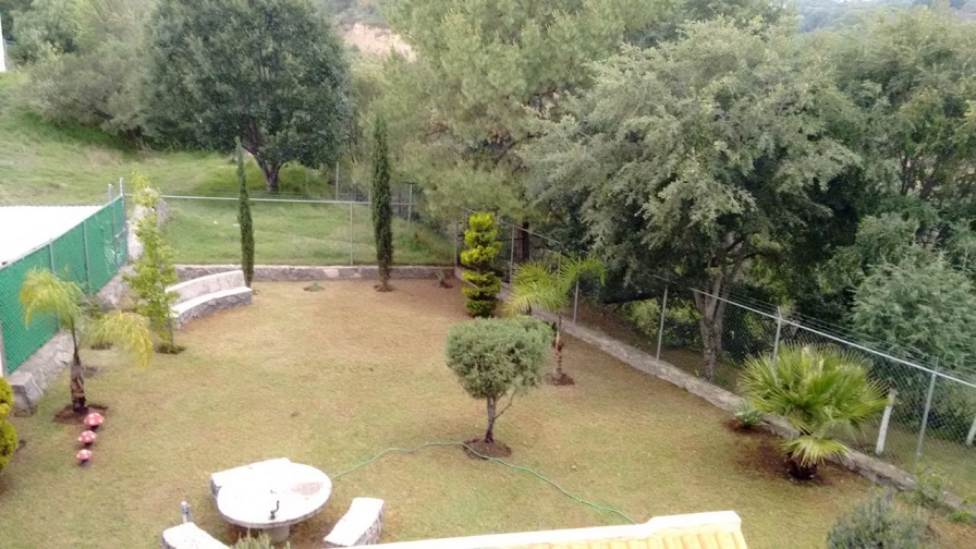 Amplia casa en conjunto cerrado a 10 minutos de Tlaxcala
CONTACTO: 2221767909
Fraccionamiento La Virgen en Panotla Tlaxcala y
a 30 de Volkswagen
424 m2 de terreno
220 m2 de construcción
Junto a zona arbolada con hermosa vista.
Con amplio jardín de 250 m2
PLANTA BAJA:
Recibidor
Sala comedor
Cocina integral
Estudio
Bar
Baño de visitas
Cuarto de servicio
Área de lavado
Jardin verdaderamente grande
PLANTA ALTA
4 recámaras
2 baños completos
SE VENDE CON O SIN MUEBLES