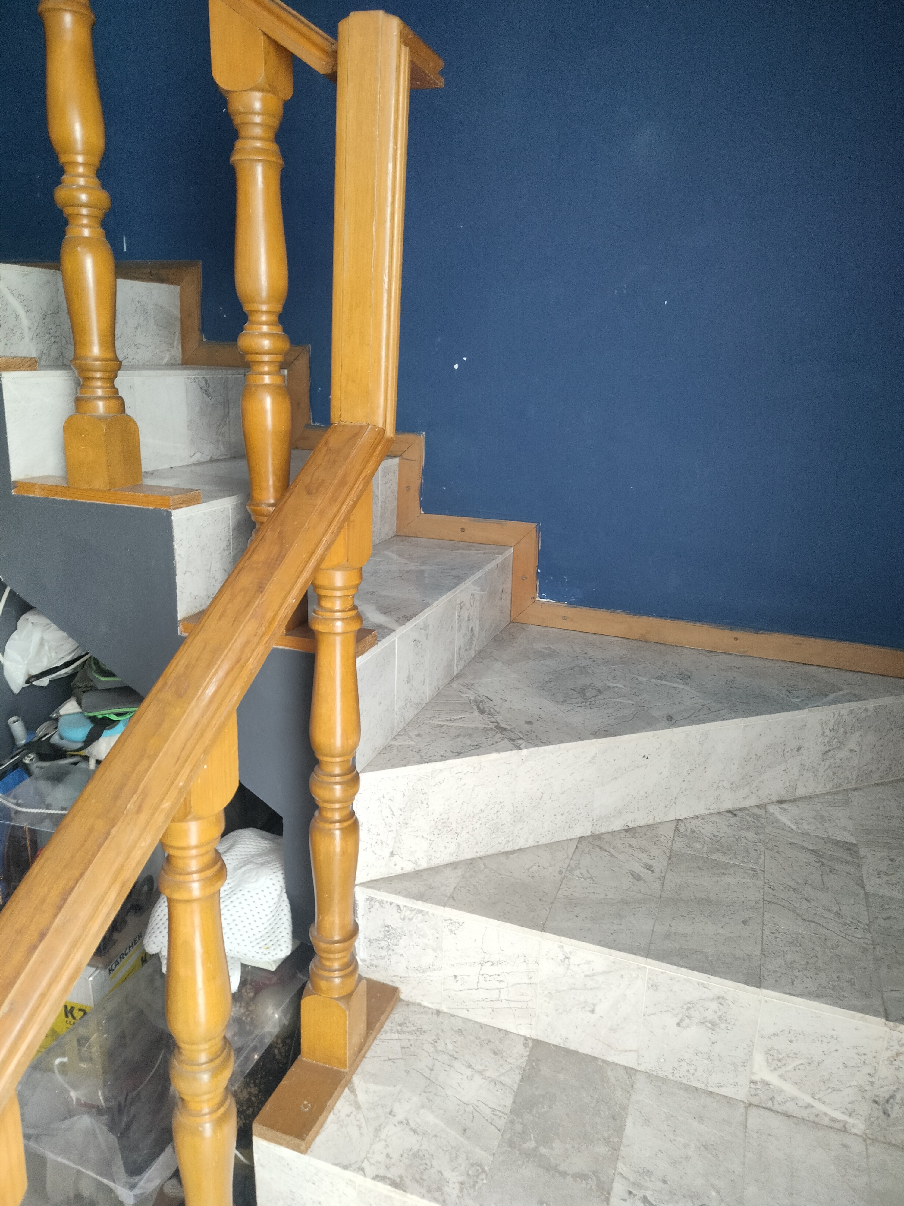 Se encuentra atrás de la UNIPUEBLA, cerca del Coppel Guadalupe y cerca del centro comercial centro sur.
En planta baja cuenta con sala, comedor, cocina amplia con alacena grande le cabe desayunador, tiene medio baño, zotehuela, cochera para 1 auto y cisterna.
En planta Alta tiene 2 recámaras de muy buen tamaño con closets grandes, baño completo amplio.
Se puede ampliar la casa para hacerle un piso más con 2 recámaras grandes.
Aceptamos cualquier crédito.