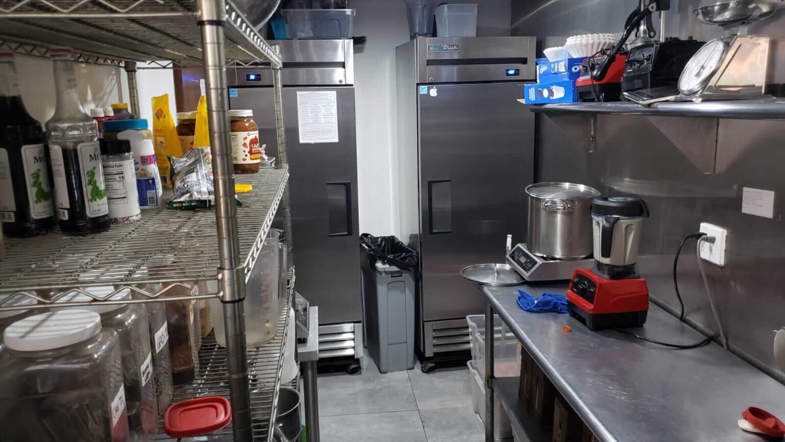 Traspaso de Boba Bar Tijuana
Adquiere un negocio establecido con una ubicación privilegiada en el Blvd. de Las Américas, a espaldas del Colegio Instituto México. Bobabar Tijuana es una opción ideal para emprendedores interesados en un modelo de negocio probado y rentable. Con infraestructura de primera y una base de clientes fidelizados, este traspaso representa una excelente oportunidad de inversión.
Traspaso USD $115,000 dlls
