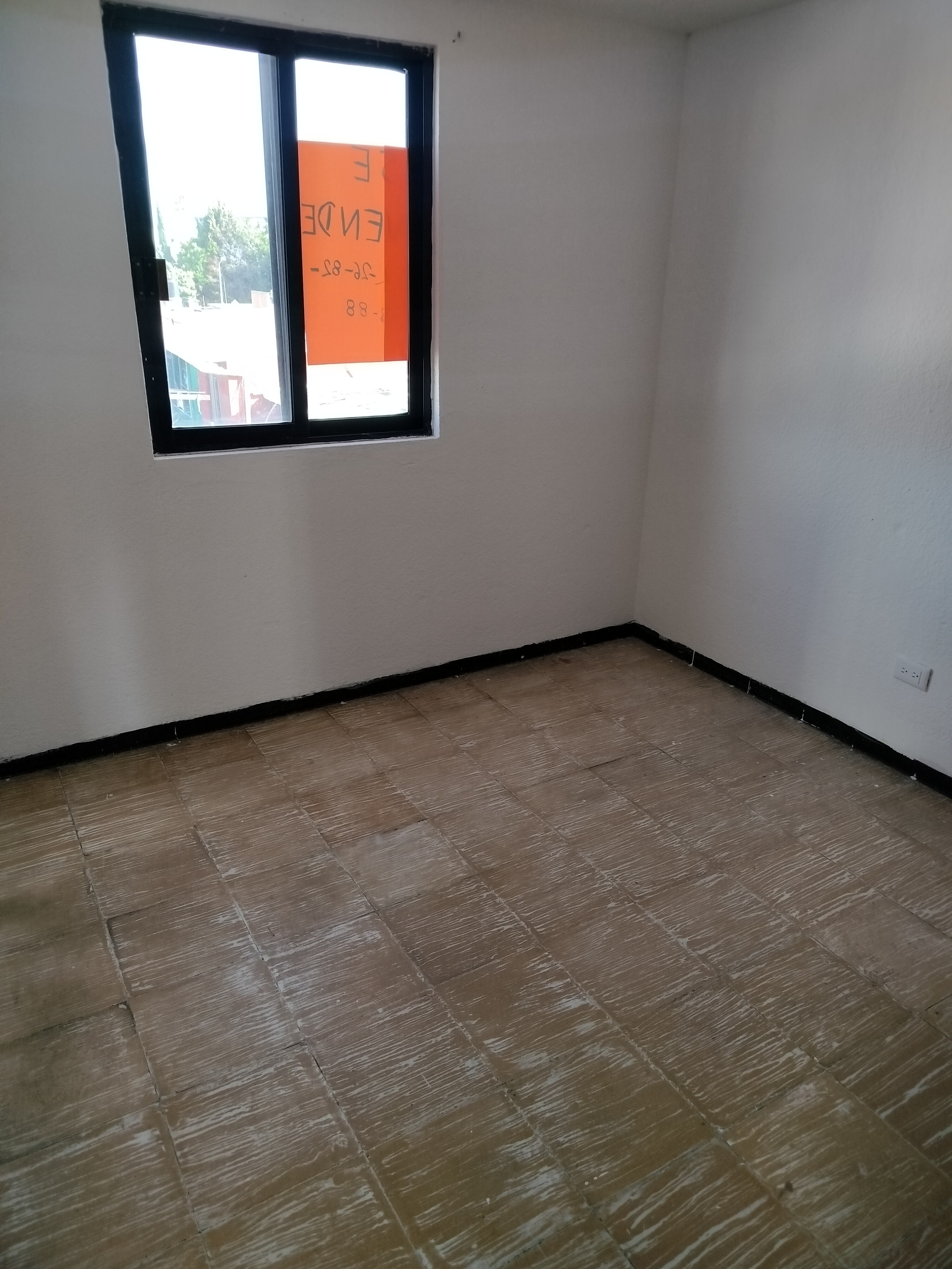 Se encuentra en el conjunto habitacional Villa Madero tiene 2 recámaras, sala comedor, cocina, baño completo, área de tendido y cochera propia para 1 auto.
También cuenta con protección en la puerta y las ventanas de aluminio.
Se encuentra en 3er nivel, aceptamos crédito Infonavit, Fovissste o bancario.
Se muestra con cita de lunes a domingo