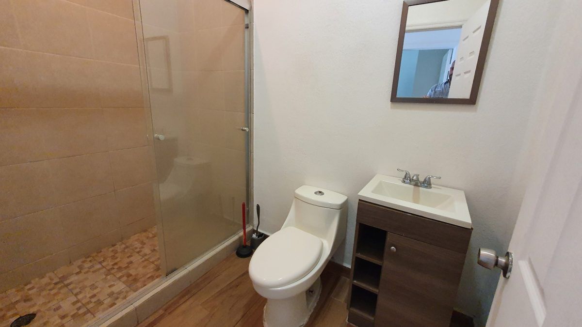 ¡Renta tu nuevo hogar! Departamento semiamueblado en Otay, a solo 2 minutos de la Garita
Disfruta de una cómoda ubicación y un estilo de vida práctico en este departamento semiamueblado en el fraccionamiento Garita de Otay, Tijuana.
Este departamento te ofrece:
• Ubicación estratégica a solo 2 minutos de la Garita de Otay
• Ideal para personas que trabajan en Estados Unidos o en la zona industrial de Tijuana
• Semiamueblado con refrigerador, estufa, cama y sofá
Renta: USD $700 por mes