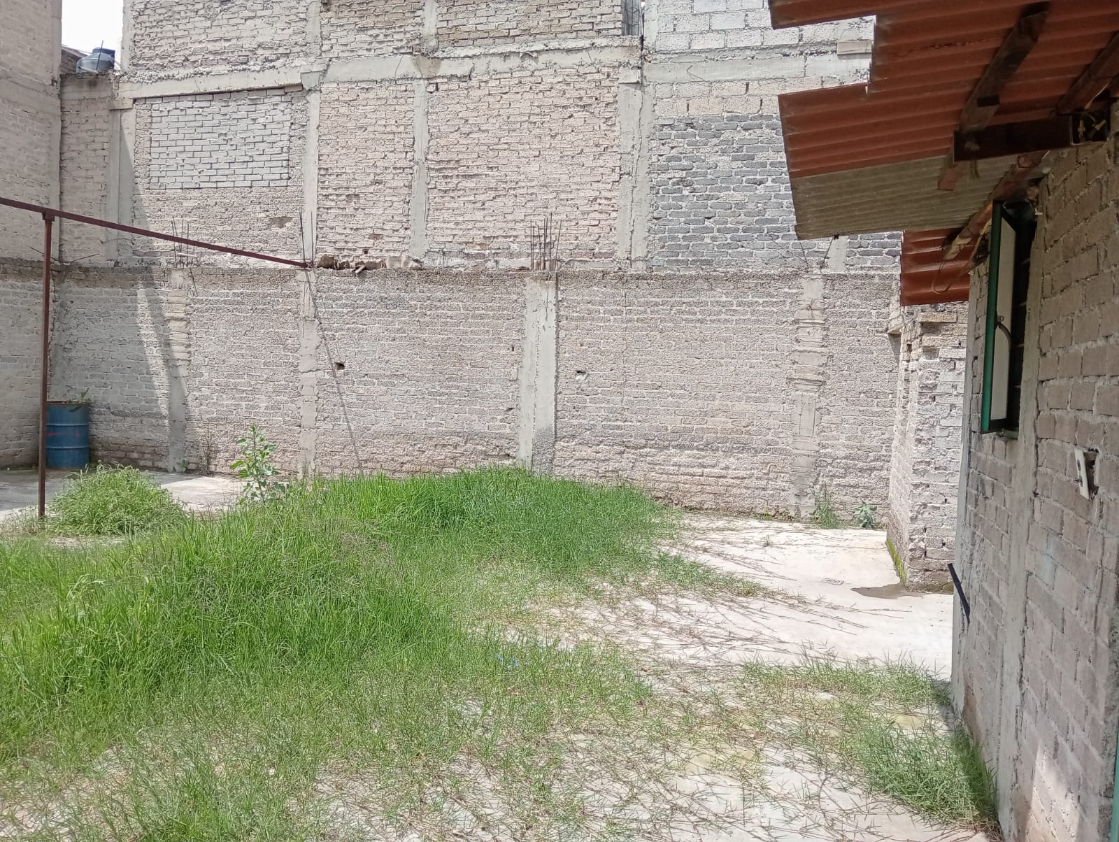 Venta de Terreno en Venta de Carpio!!!

Excelente precio de Remate!!!

Ubicación: Venta de Carpio, Ecatepec Edo de México a 5 minutos de la central de abastos
Superficie: 90 m2

Características:

Venta de terrenos en Venta de Carpio son dos terrenos cada uno de 90 m2 aproximadamente, cada uno cuenta con escrituras y el trato es directamente con el dueño!

Se pide $480,000 de cada terreno, escrituración inmediata, único dueño y se aceptan únicamente recursos propios

Contáctanos hoy mismo para agendar cita y conocer el inmueble!!!