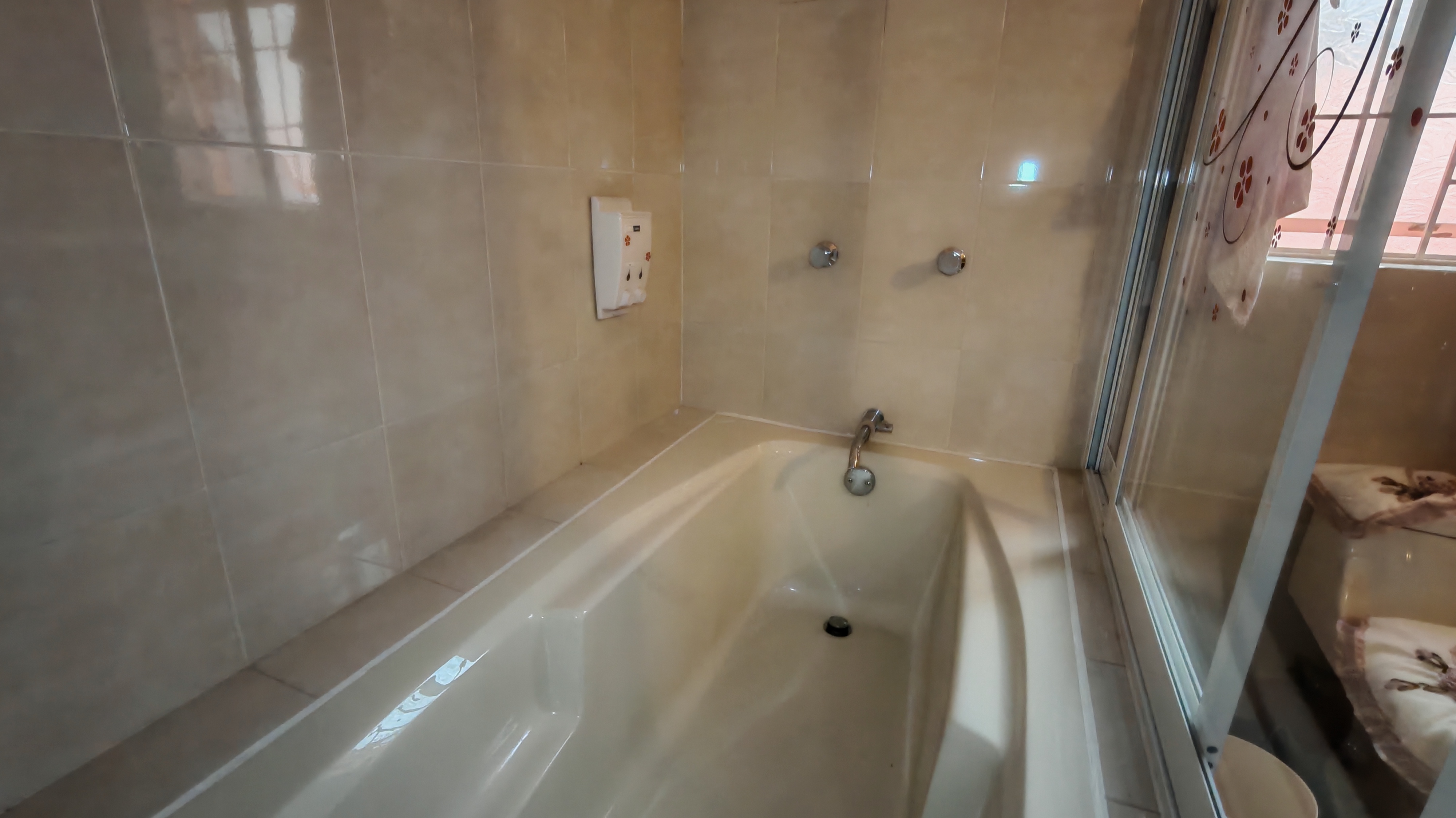 ¡Excelente Casa en Venta!🏬
Sucilá 231 casa 2, Jardines del Ajusco, Tlalpan, CDMX, 14200.
🟠Trato Directo.
🔺 PRECIO VENTA $7.550 M.
⚠️NO BROKERS NI INMOBILIARIAS.

🎯Descripción:
✅ CASA DE 3 PLANTAS.
✅️ SALA / ESTANCIA.
✅ COMEDOR.
✅ COCINA INTEGRAL.
✅ AREA DE LAVADO.
✅ 4 RECÁMARAS AMPLIAS.
✅ 3 BAÑOS COMPLETOS, 1 CON TINA.
✅ ESTACIONAMIENTO PARA 6 AUTOS
✅ PORTON ELECTRICO.
✅ TERRAZA.
✅ CONSTRUCCIÓN 320 M².
✅ TERRENO 280 M².
✅ ANITIGÜEDAD 20 AÑOS, REMODELADA HACE 4 AÑOS
✅ GAS LP.
✅ CUARTO DE SERV