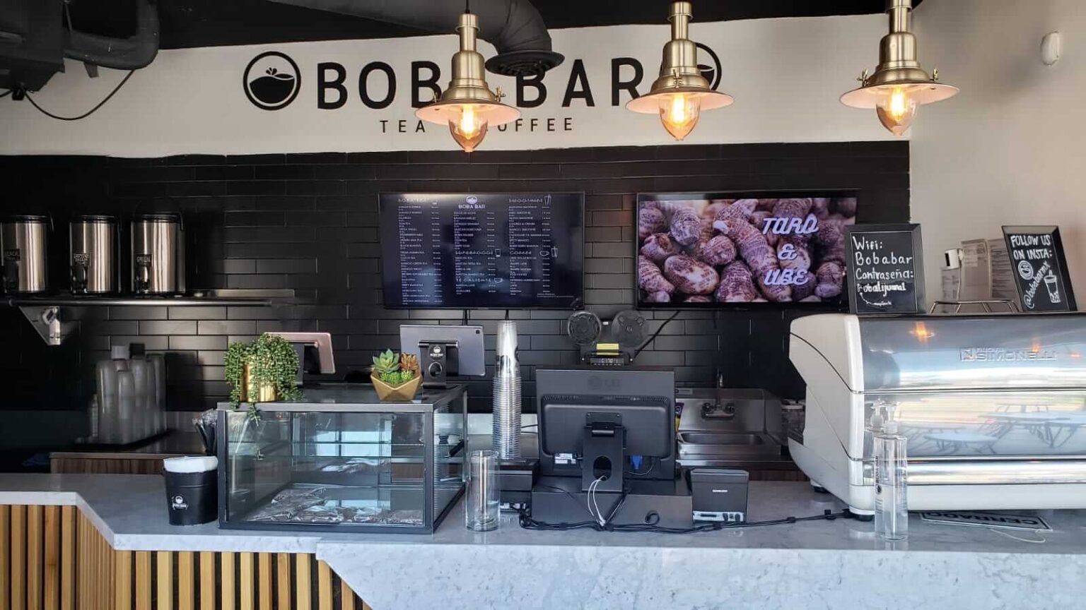Traspaso de Boba Bar Tijuana
Adquiere un negocio establecido con una ubicación privilegiada en el Blvd. de Las Américas, a espaldas del Colegio Instituto México. Bobabar Tijuana es una opción ideal para emprendedores interesados en un modelo de negocio probado y rentable. Con infraestructura de primera y una base de clientes fidelizados, este traspaso representa una excelente oportunidad de inversión.
Traspaso USD $115,000 dlls