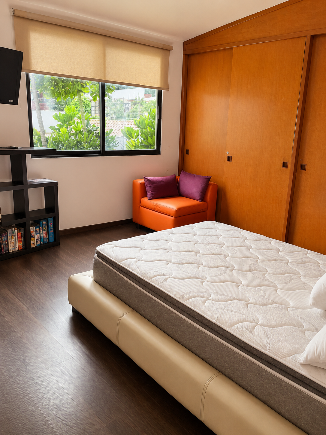 ¡Excelente oportunidad!  
Casa en Venta
Privada de Altepemilpa 18 colonia San Pedro Martir Tlalpan C.P 14650 
Trato Directo.
Precio de VENTA $14 M.
Descripción:
CASA DE 2 NIVELES.
SALA / ESTANCIA, ÁREA DE TV O ESTUDIO. 
COMEDOR.
COCINA INTEGRAL.
ÁREA DE LAVADO.
3 RECAMARAS, LA PRINCIPAL CON WALKING CLOSET. 
3 ½ BAÑOS COMPLETOS, 1 CON JACUZZI. 
ESTACIONAMIENTO PARA 5 AUTOS.
CUARTO DE SERVICIO.
TERRAZA. 
CONSTRUCCIÓN 440 M².
TERRENO 614 M².
ANTIGÜEDAD 20 AÑOS.
GAS LP, CISTERNA DE 25K. LITROS.
ACABADOS DE MADERA.
ELEGANCIA Y CONFORT.
¡Solicita información en este momento y agenda tu visita!