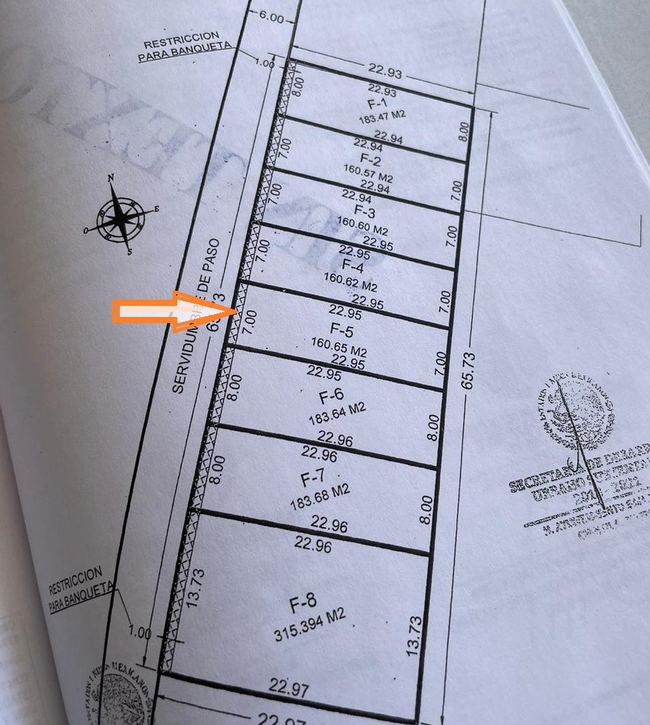 TERRENO UBICADO EN CONJUNTO PEQUEÑO CERRADO CON PORTÓN ELÉCTRICO.
CONTACTO 2221767909
CONJUNTO PEQUEÑO DE 8 PROPIEDADES, CON CONSTRUCCIONES NUEVAS DE
EXCELENTE NIVEL .
IDEAL PARA QUIEN DESEA CONSTRUIR CASA DE NIVEL RESIDENCIAL, EN ZONA CON ALTA PLUSVALÍA..
SE ENCUENTRA CERCA DE ESCUELAS COMO COLEGIO LE BRET, UNION MONTESSORI, INSTITUTO MEXICO, INSTITUTO
MADERO, UDLAP.
ACCESO A DIFERENTES VÍAS DE COMUNICACIÓN: ANTIGUO CAMINO A MORILLOTLA, CAMINO REAL A
CHOLULA, PERIFÉRICO.
ZONA MUY AGRADABLE Y CON ALTA PLUSVALÍA.