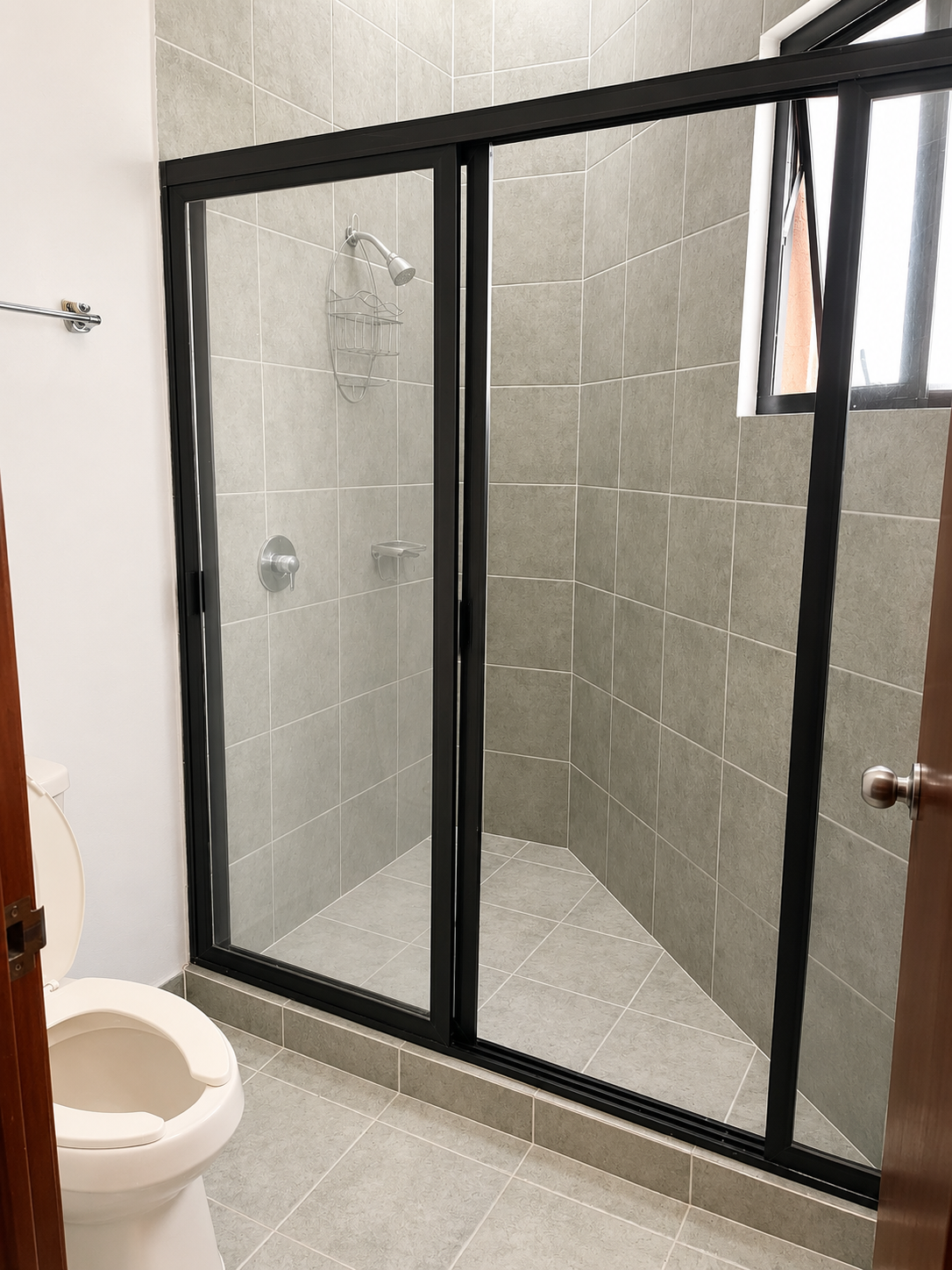 ¡Excelente oportunidad!  
Casa en Venta
Privada de Altepemilpa 18 colonia San Pedro Martir Tlalpan C.P 14650 
Trato Directo.
Precio de VENTA $14 M.
Descripción:
CASA DE 2 NIVELES.
SALA / ESTANCIA, ÁREA DE TV O ESTUDIO. 
COMEDOR.
COCINA INTEGRAL.
ÁREA DE LAVADO.
3 RECAMARAS, LA PRINCIPAL CON WALKING CLOSET. 
3 ½ BAÑOS COMPLETOS, 1 CON JACUZZI. 
ESTACIONAMIENTO PARA 5 AUTOS.
CUARTO DE SERVICIO.
TERRAZA. 
CONSTRUCCIÓN 440 M².
TERRENO 614 M².
ANTIGÜEDAD 20 AÑOS.
GAS LP, CISTERNA DE 25K. LITROS.
ACABADOS DE MADERA.
ELEGANCIA Y CONFORT.
¡Solicita información en este momento y agenda tu visita!