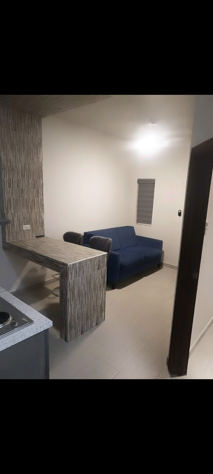 Se renta departamento en área médica UANL Facultad medicina/Hospital Universitario) cuenta con estacionamiento, servicios básicos e internet.
Se ubica muy cerca de la estación del metro hospital y tiene fácil acceso a avenidas principales.
5000 x mes + depósito