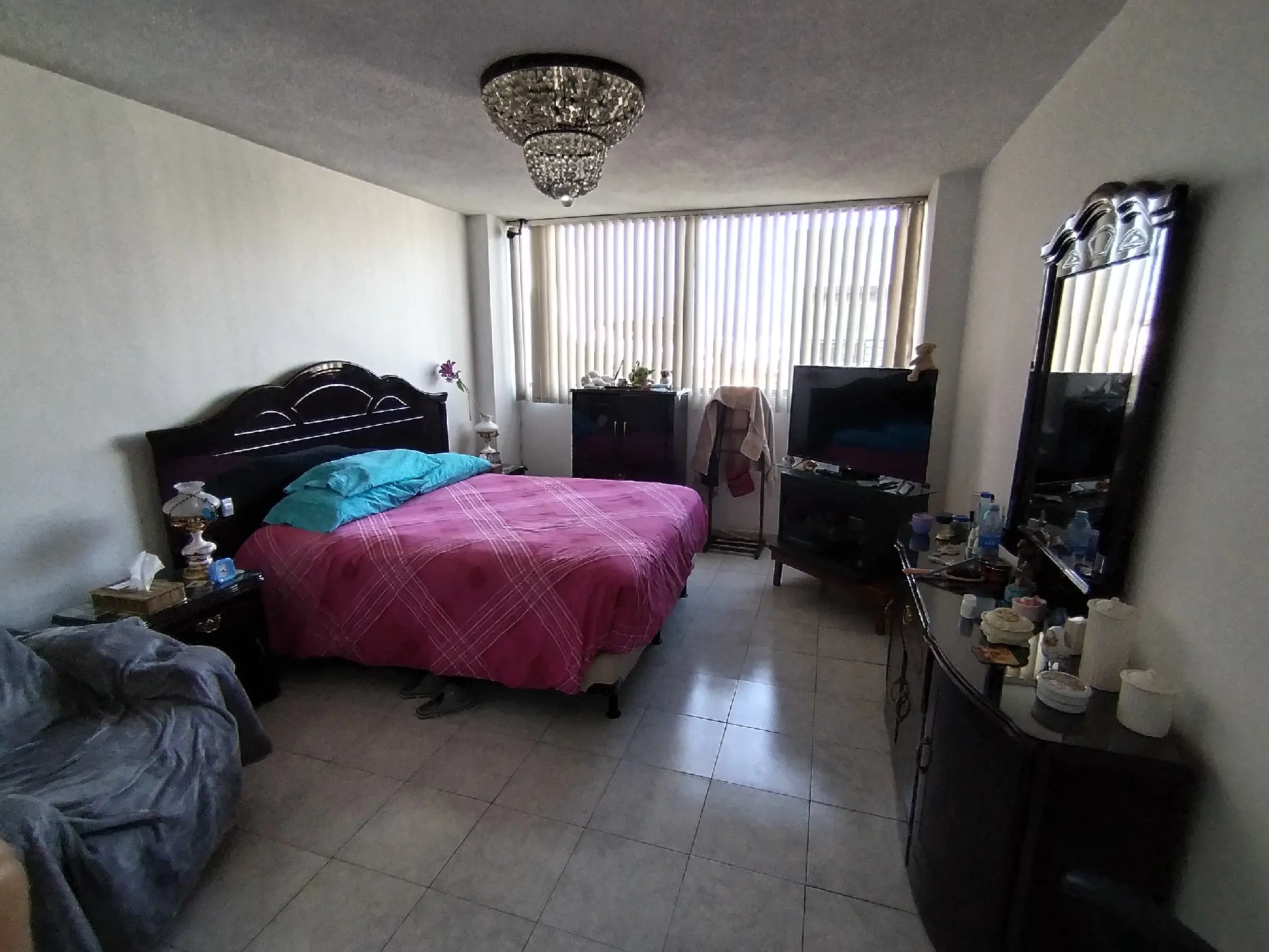 Excelente oportunidad en una de las mejores zonas de la CDMX.
¡Departamento en condominio en venta!
Precio a tratar: $5.8M
✅Descripción:
🔺152 m²
🔺 Antigüedad: 45 años.
🔺2 recámaras con opción a 3.
🔺Recámara principal con baño completo y vestidor.
🔺Sala
🔺Estancia
🔺Cocina
🔺📺Área de TV o estudio.
🔺2 baños completos.
🔺5° piso.
🔺Balcón.
🔺Cuarto de servicio con baño completo.
🔺Área de lavado.
🔺🚘🚘2 cajones de estacionamiento.
🔺🛂Seguridad 24 Hrs.
🔺2 elevadores.
⚠️Solo Trato Directo