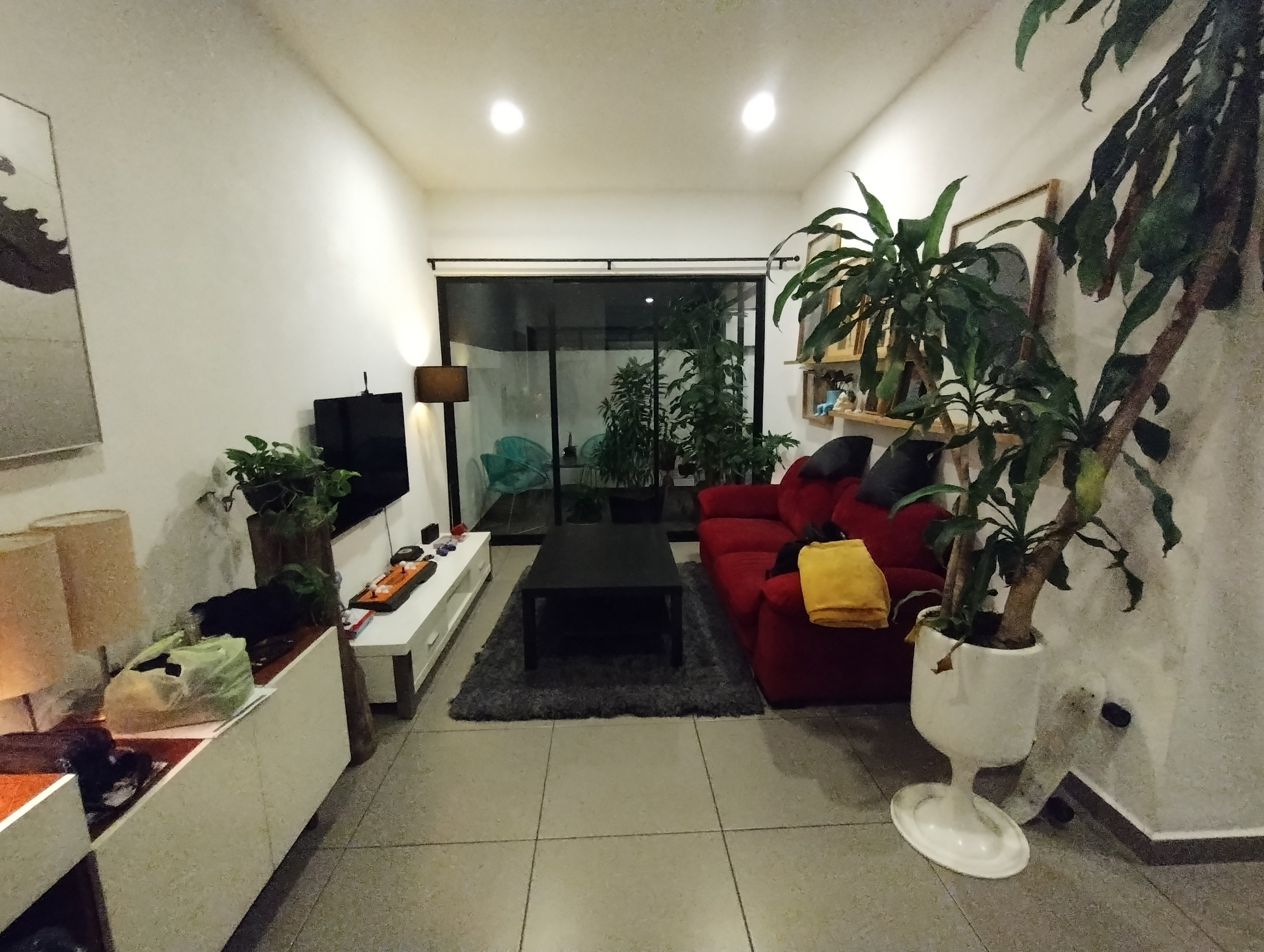 Excelente ubicación,.metro Ermita a 2 calles, 2 amplias recamaras, 2 baños completos, sala, cocina, comedor, patio de servicio, PB, citas 24 hrs de antelación, fiador, comprobante de ingresos, mínimo contrato de 1 año.