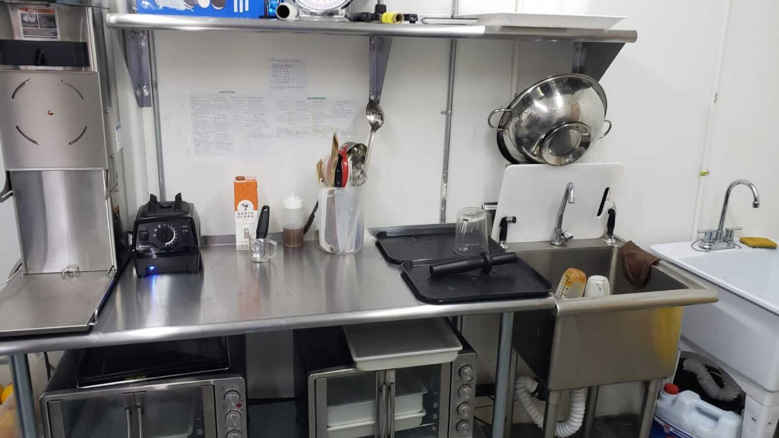 Traspaso de Boba Bar Tijuana
Adquiere un negocio establecido con una ubicación privilegiada en el Blvd. de Las Américas, a espaldas del Colegio Instituto México. Bobabar Tijuana es una opción ideal para emprendedores interesados en un modelo de negocio probado y rentable. Con infraestructura de primera y una base de clientes fidelizados, este traspaso representa una excelente oportunidad de inversión.
Traspaso USD $115,000 dlls