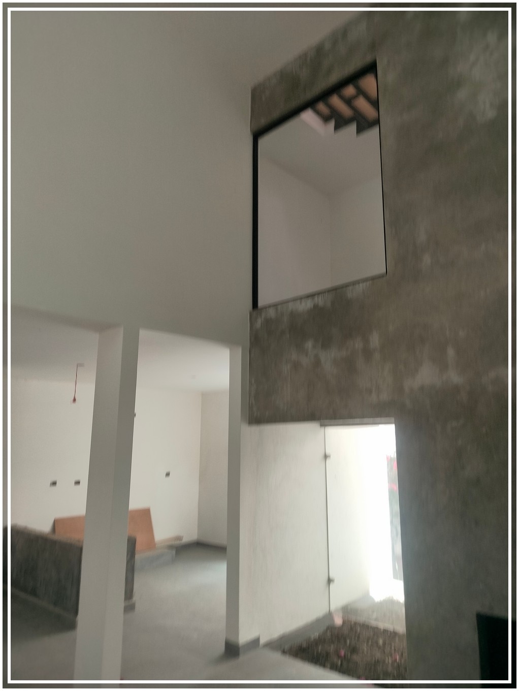 Vendo Residencia Nueva de Arquitectura única En Puebla
$3,200,000
Estrena esta hermosa residencia de diseño arquitectónico único, que desde su facha refleja la singularidad y belleza que solo una propiedad así te entrega, aparte de su imponente diseño, también maximiza espacios que harán que tu familia disfrute cada uno de ellos, maximizando tu inversión en esta excelente propiedad.
Se encuentra en fraccionamiento Residencial cerrado con vigilancia privada, cerca del periférico ecológico, en