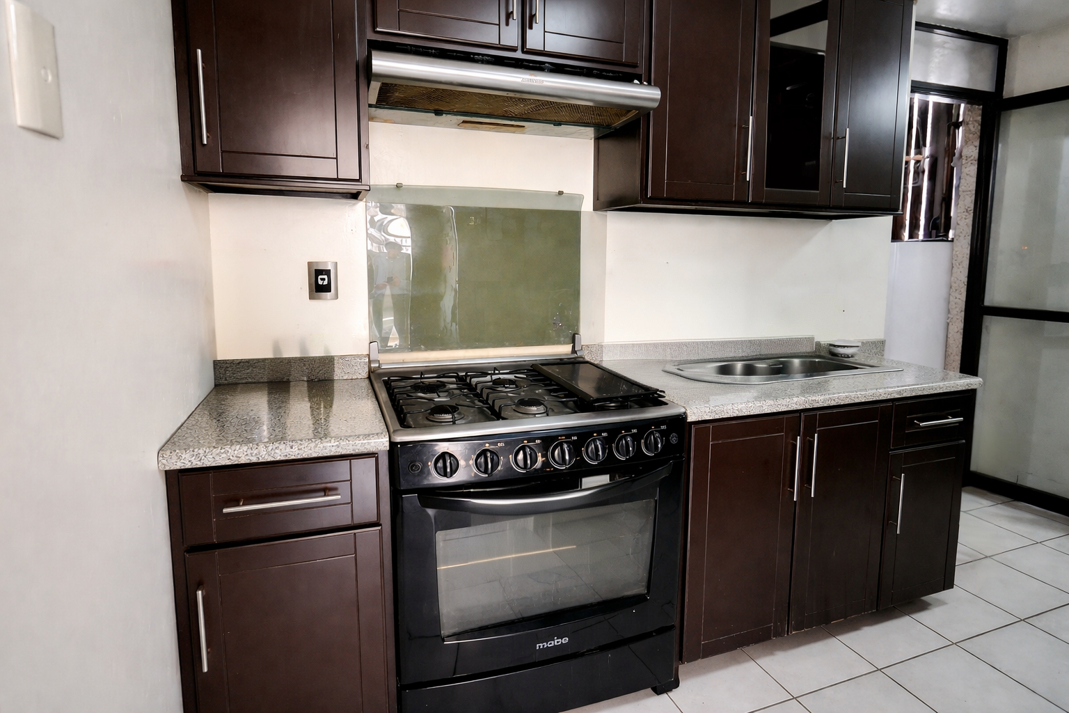 ¡Excelente departamento en Venta!
Nueva York 120, Nápoles, BJ. 03810, CDMX.
Trato Directo.
Precio de VENTA $8,275,000

Descripción:
Departamento en condominio en 4° piso.
Exterior.
Superficie de 146.28 m².
Sala / estancia.
Comedor.
Cocina integral.
Área de lavado.
3 recámaras con clósets.
2 baños completos.
Walking Clóset.
Estacionamiento para 2 autos.
Portón eléctrico.
Antigüedad 45 años.
Gas LP.
Cuarto de servicio con baño completo 
2 Elevadores.
Vigilancia.