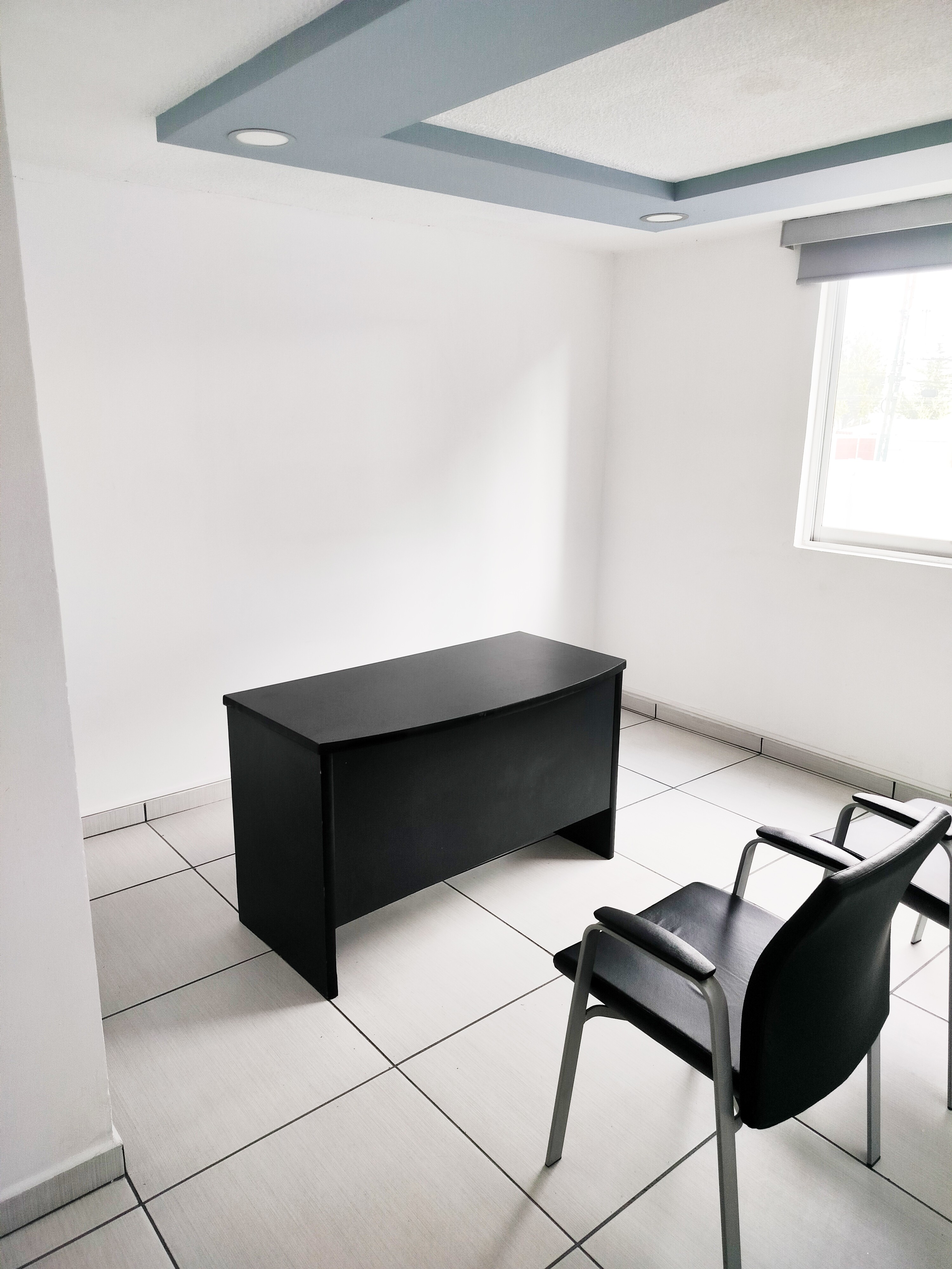 Renta de Consultorios Médicos en Puebla - Diagonal Defensores de la República
¡Impulsa tu práctica médica en un entorno de profesionales de la salud! Ofrecemos consultorios en renta ubicados estratégicamente en una clínica privada sobre la Diagonal Defensores de la República esquina con 18 Poniente en Puebla, una zona de alta afluencia y fácil acceso.
Características del consultorio:
Espacios cómodos y bien iluminados: Consultorios diseñados para proporcionar un ambiente acogedor tanto para e
