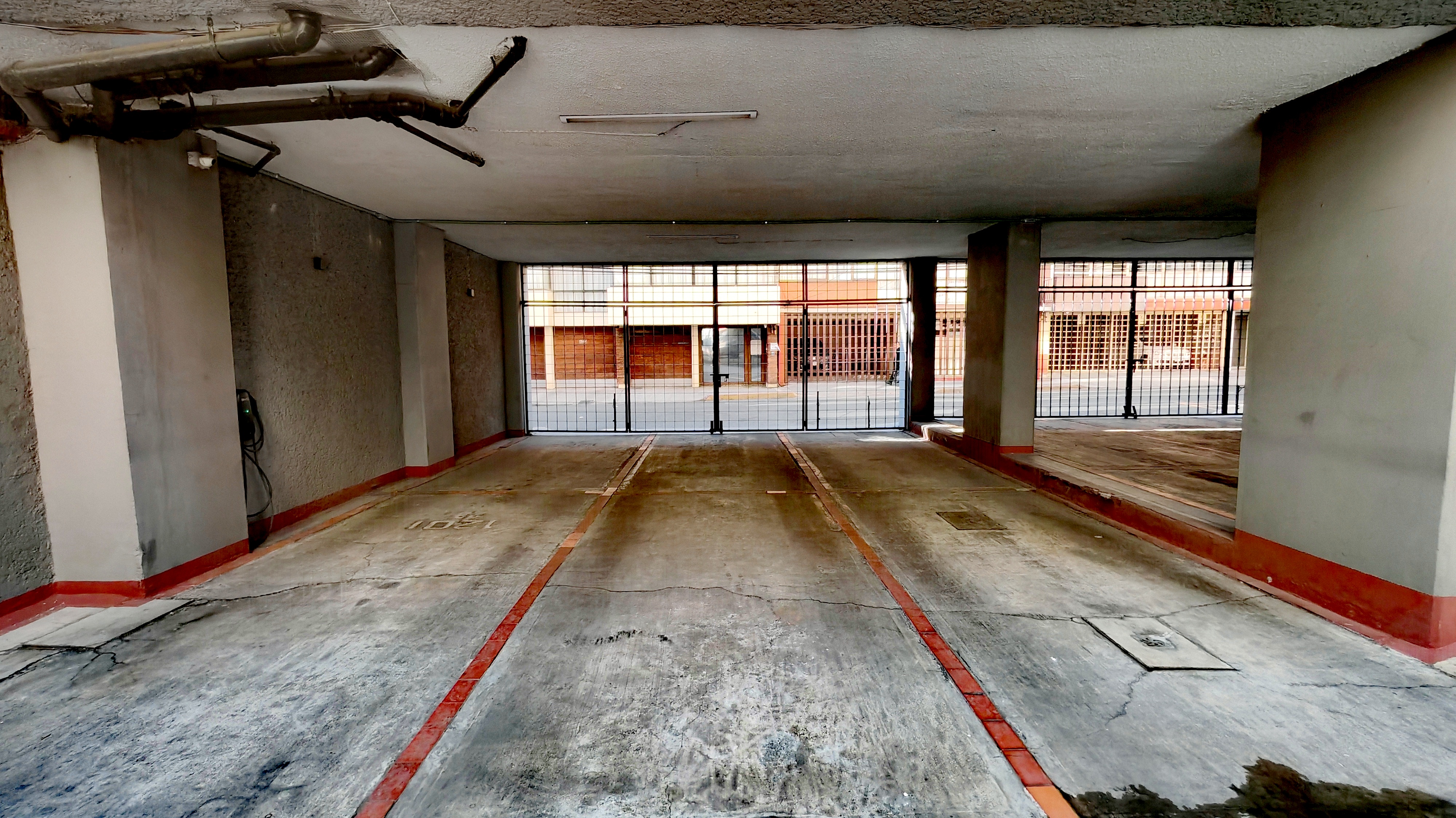 ¡Excelente departamento en Venta!
Nueva York 120, Nápoles, BJ. 03810, CDMX.
Trato Directo.
Precio de VENTA $8,275,000

Descripción:
Departamento en condominio en 4° piso.
Exterior.
Superficie de 146.28 m².
Sala / estancia.
Comedor.
Cocina integral.
Área de lavado.
3 recámaras con clósets.
2 baños completos.
Walking Clóset.
Estacionamiento para 2 autos.
Portón eléctrico.
Antigüedad 45 años.
Gas LP.
Cuarto de servicio con baño completo 
2 Elevadores.
Vigilancia.