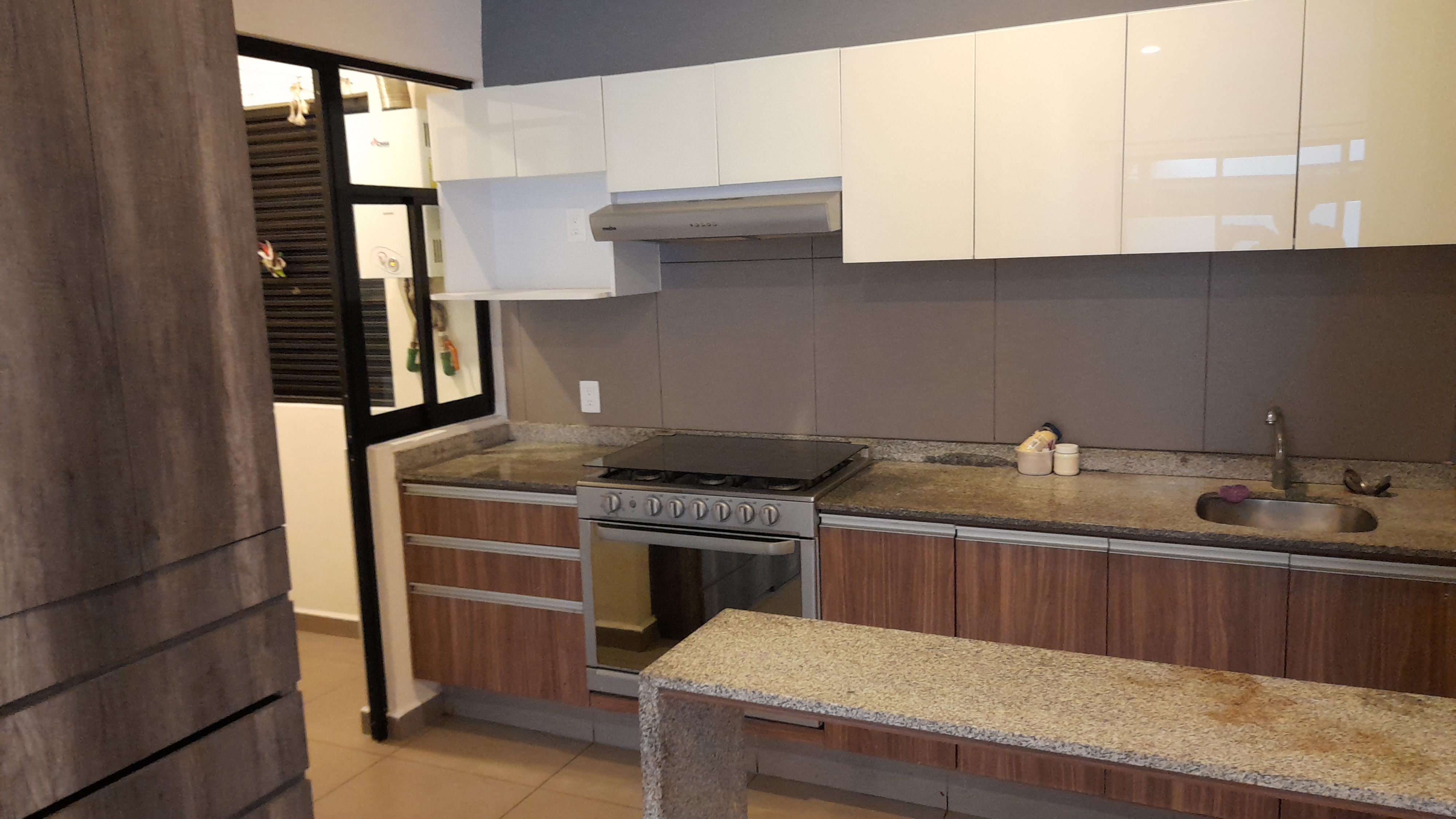 Garden House de 96 m2
Sala comedor cocina
2 recamaras 2 baños completos
Cuarto de lavado
24 m2 de Patio y sala de tv con pérgola
1 estacionamiento independiente
Gimnasio y área de juegos infantiles en el edificio
Requisitos
Solicitud de arrendamiento (se corroboraran datos)
1 mes de renta
1 mes de depòsito
Comprobante de ingresos
1 referencia personal 1 referencia familiar
Fiador con bien raíz o firma de pagares
Visitas 24 hrs de antelaciòn